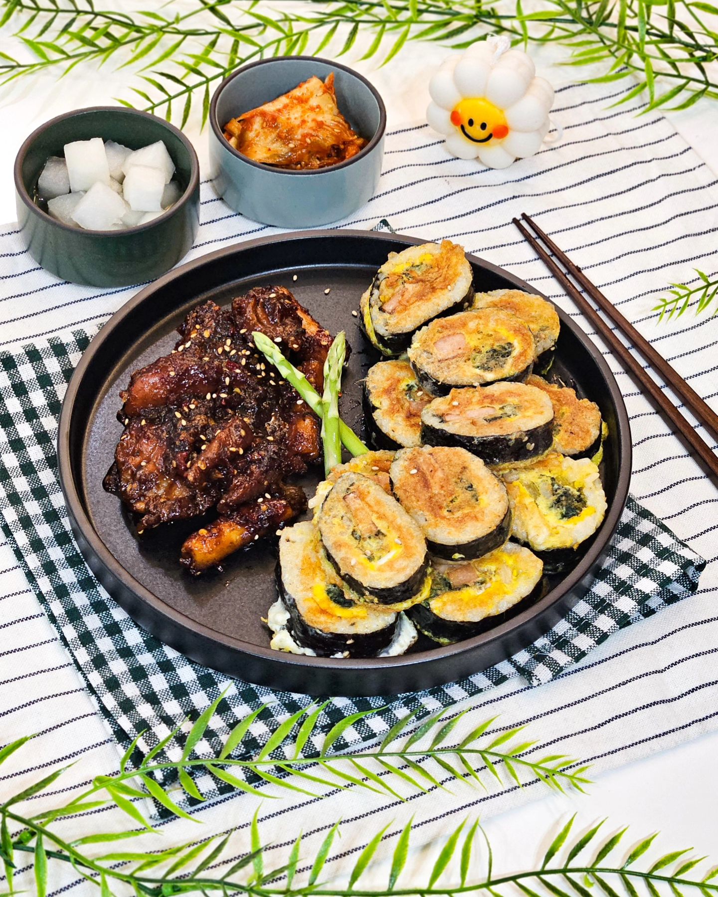 #김밥전 #라미의식탁 

오늘은 냉털..
주말에 부모님이 집에 방문하시면서 엄마가 싸오신 김밥.
남은걸로 김밥전 해먹었어요🍣

모양 삐뚤빼뚤 예쁘지는 않지만
최소한의재료로 최고의맛을 내는 엄마표김밥
(다들 그 맛 아시죠?)

어제 시켜먹고 남은 매운맛 지코바랑 소박한저녁 했습니다🙂

오늘따라 유독 축축쳐지네요.
다들 컨디션관리 잘하시고 월요병 이겨내자구요🤜

#김밥 #남은김밥 #김밥전 #엄마김밥 #지코바 #저녁메뉴 #저녁메뉴추천 #저메추 #선팔 #맞팔 #먹팔 #홈쿡 #요리스타그램 #먹스타그램 #혼밥 #직장인 #집밥 #홈쿡 #메뉴추천 #도시락메뉴 #cook #homecook #food #foodstagram #koreanfood