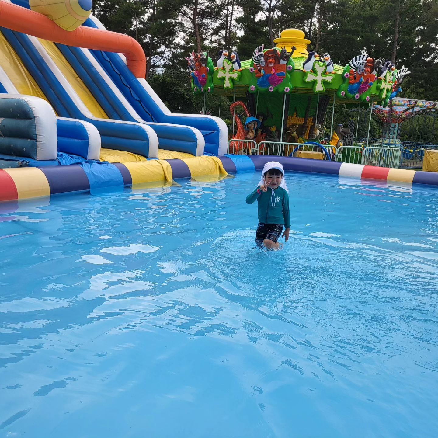 사람없어서 
수영장 혼자 쓰네요😅
레이싱도 하고
오늘도 신나게😍
.
.
#기장키즈카페
