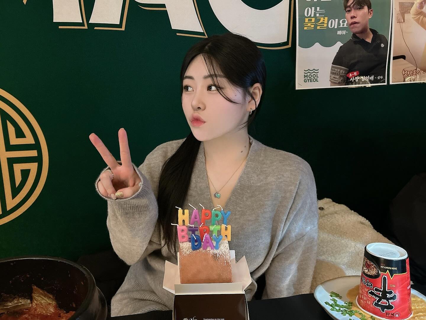승경이가 먹고싶어서 산 거 아님~
근데 누가 자꾸 쳐다보는 거 같은 기분은 뭐지 ..