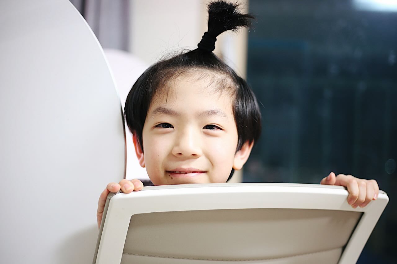 :
엄마 책상에서 숙제하는 2호
본인 책상은 왜 안 쓰는건지 

#초3아들 #아들바보 #아들맘
