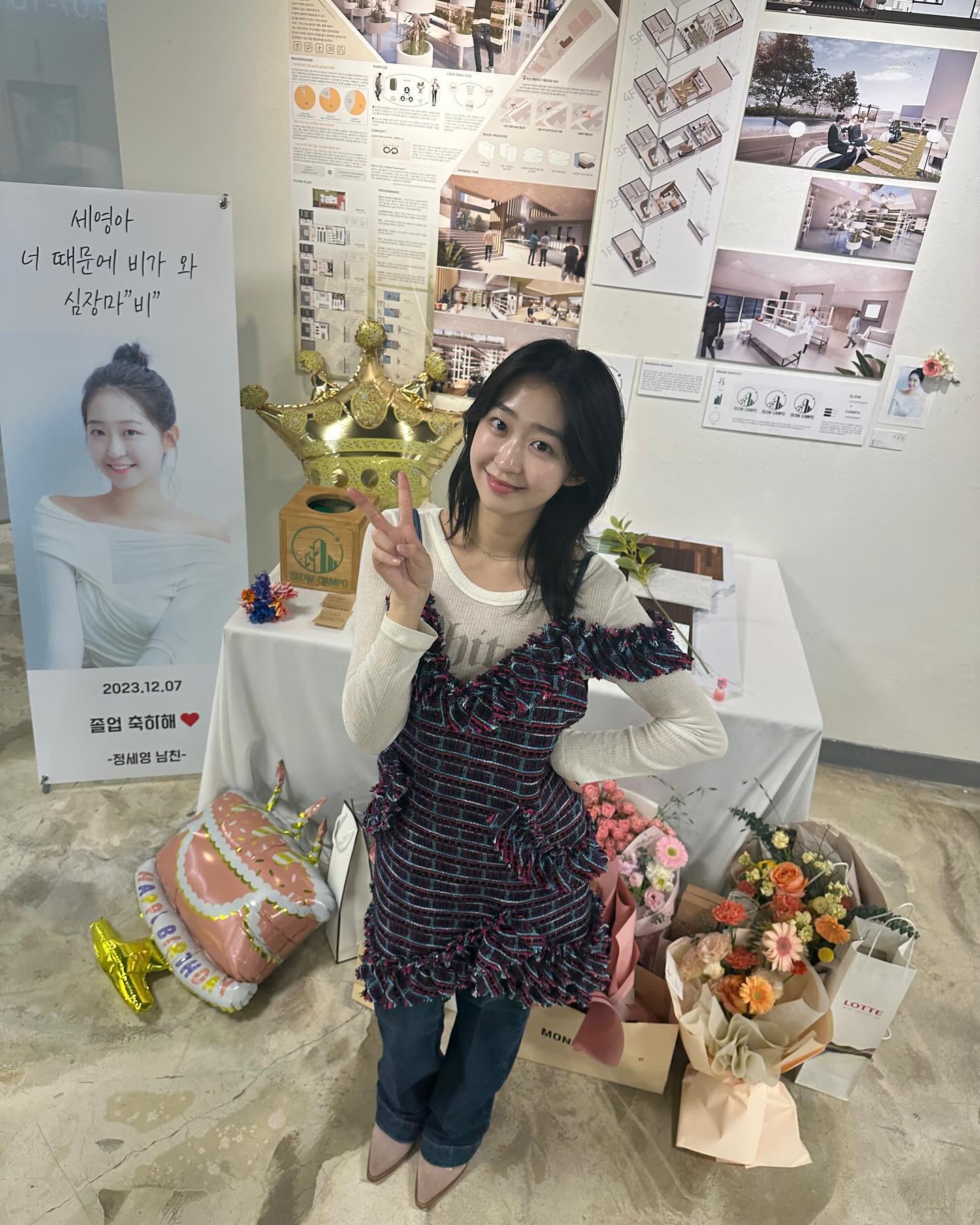 졸업전시를 통해 ‘내가 이렇게 많은 사랑을 받고 있었구나’ 한번 더 느낄 수 있었습니다. 꽃밭이 된 전시장을 보며 발걸음 남겨주신 모든 분들께 감사인사 드리고 시간 내어 축하한다 연락주신 분들도 모두 감사드려요 🫶 앞으로 저도 많은 사랑 나눠드리겠습니다!! 🩷🩷 #졸전 #졸업전시