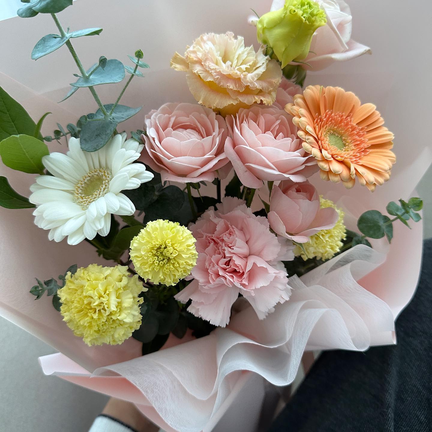 각도에따라 달라보이는 향기 좋은 꽃다발💐😌너무 감동이다 예뻐예뻐 오늘 하루 넘나 행복💌💛
.
.
#꽃다발선물 #빼빼로데이기념 #꽃다발 #감동선물 #💐💐💐