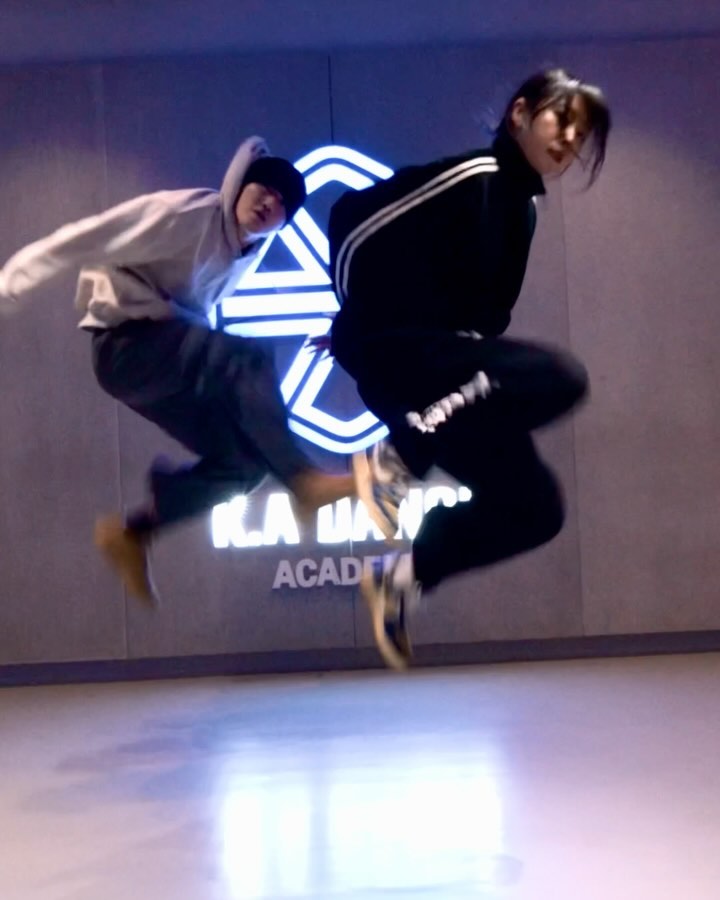 不难😎💦
__youngbae__ - #RINGALINGA 
kadance_official 
#heyshchoreography