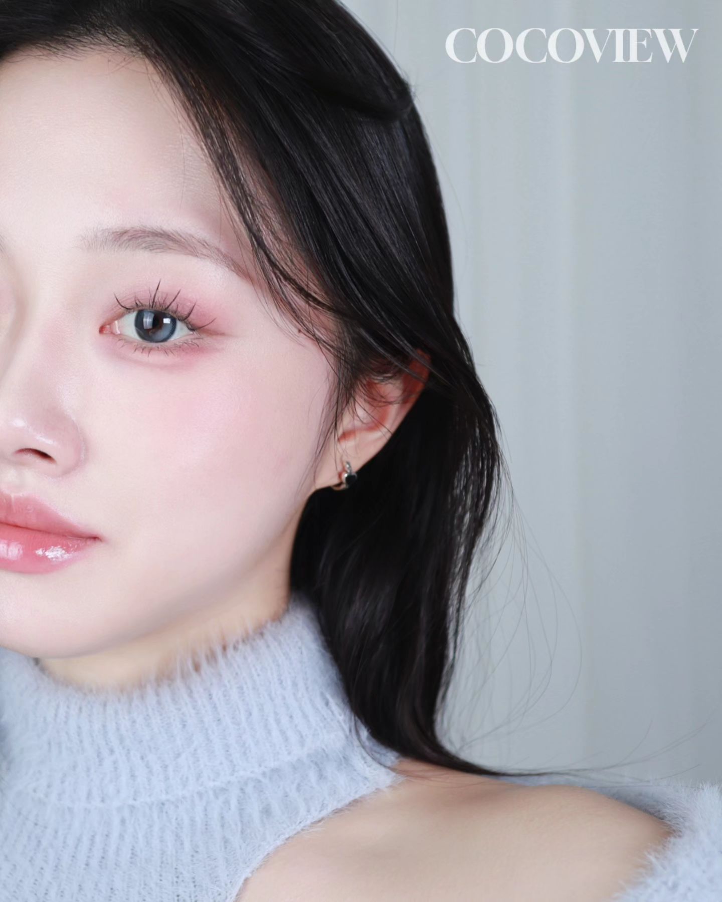 #ad 사랑스러운 유리알 렌즈🫧 cocoview_official
#코코뷰 #글로우

🫧코코뷰 글로우
1DAY
G.DIA 13.3mm
COLOR BLUE,BROWN

원데이에 착용감부터 자연스럽고 유리알같은 하이라이팅, 맑은 컬러까지 계속 착용하고 싶어지는 렌즈더라구요:)

특히 블루 컬러가 너무 마음에 들었는데 그레이~블루 사이에 있어서 튀지않으면서 맑은 블루 느낌을 느끼기에 좋았어요🩵

#원데이렌즈 #자연스러운렌즈 #학생렌즈#코코뷰렌즈 #데일리렌즈 #렌즈 #렌즈추천
