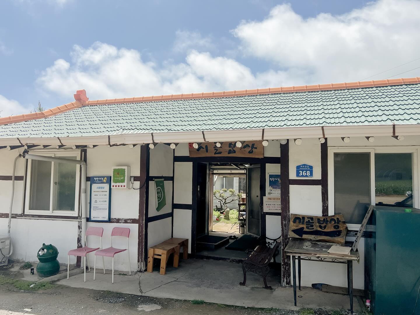 #태안 #시골밥상
-
태안사진 보다가 배고파져서 올리는 사진
밑반찬도 꼬막비빔밥도 제육볶음도 다 맛있었다 
또 먹고싶다
체해서 하루종일 굶은 오늘,, 이제는 너무 배고푸다,,,
-
#태안밥집 #태안맛집 #꼬막비빔밥 #제육볶음