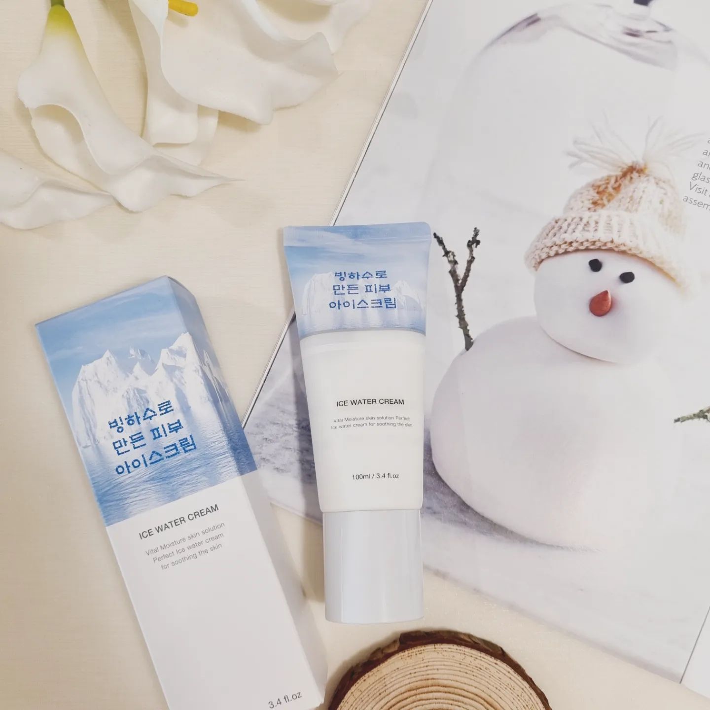 #협찬

빙하수로 만든 피부 아이스크림 소개해요🤗

건조한 겨울에 꼭 필요한 수분크림🧊

알래스카 빙하수 100% 함유 수분크림으로 워터 드롭 제형 상쾌한 사용감을 부여 해줘요🩵
수분감이 높고 유분은 적어서 속건조가 심한 저에게 너무 제격인 제품🩵
수부지 피부에 매우 잘맞아요

끈적임없고 흡수력이 높아 메이크업전 수분 보충하기에도 좋아요
특히 겨울에 히터 바람에 많이 노출되어 피부가 건조한데 피부 유수분 밸런스를 잘 맞춰주어 수분감이 풍부해 사용힌기 너무 좋아요🩵

사계젤 내내 사용할 수 있는 크림❄️

🏷thank you➡️lizk_official
.
.
.
.
#협찬 #리즈케이 #리즈케이수분크림 #빙하수로만든피부아이스크림 #빙하수크림 #워터드롭수분크림 #수분크림 #겨울수분크림 #수분크림추천 #수분크림인생템 #수분크림강추 #속건조해결 #속건조크림 #속건조관리