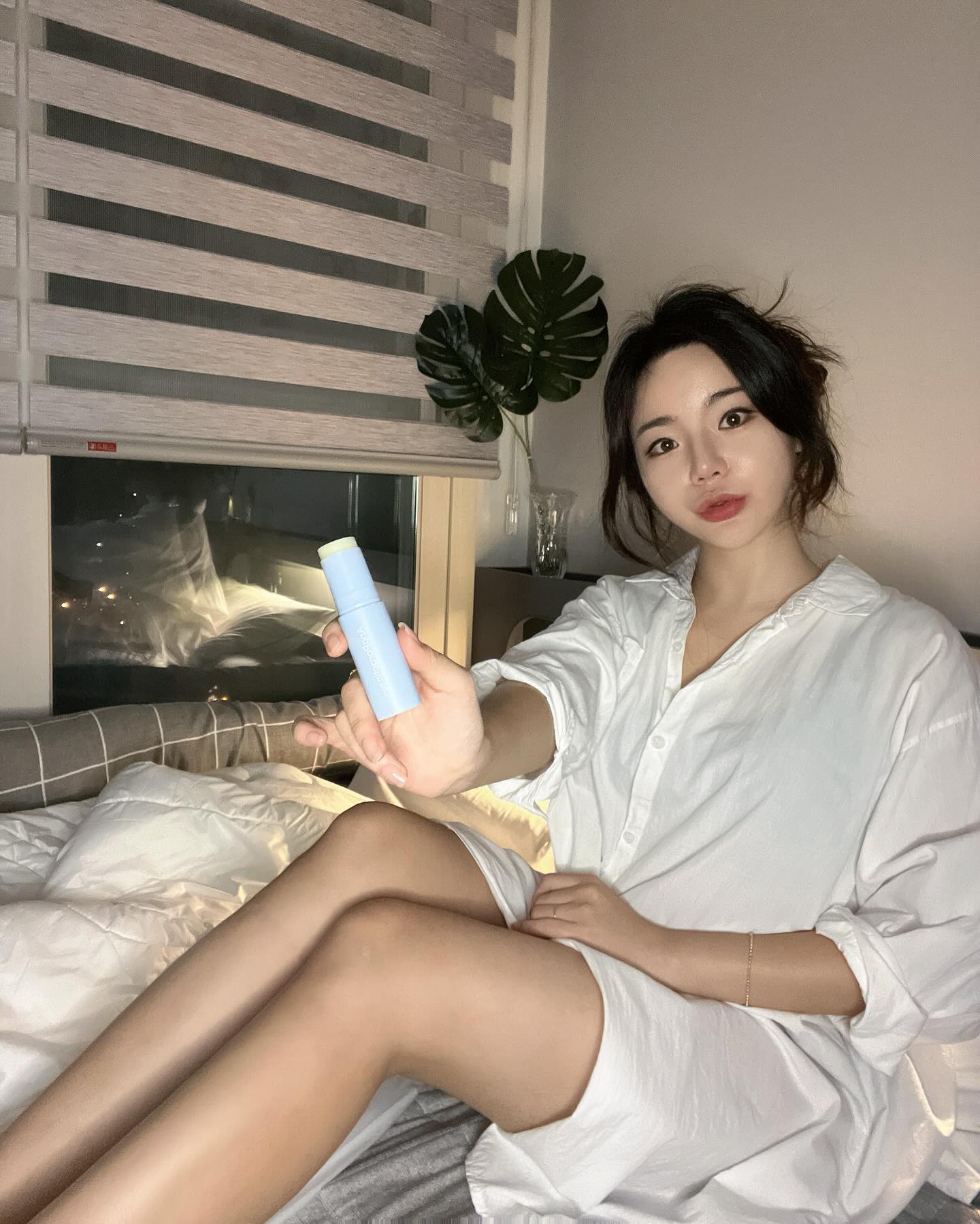 #광고 바르면 느껴지는 천심련추출물 아나파랙틴 밤을 보내주셨어요🌿

40년간 연구된 원료 천심련추출물이 함유되어 있는데, 천심련추출물은 100% 식물유래 성분으로 핵심 성분 안드로그라폴라이드가 함유되어 있어요 :)

12가지 보습 성분 함유된 휴대가 간편한 스틱밤 타입 제품이라서 국소부위까지 사용이 편리했어요!

피부 혈행 개선 21.56%
피부 저자극 확인
변화 체감 10분 이내
*한국갤럽조사연구소 40-59 성인 남녀 100명 대상

acebiome_official #바르는천심련 #바르면느껴지는 #아나파랙틴밤