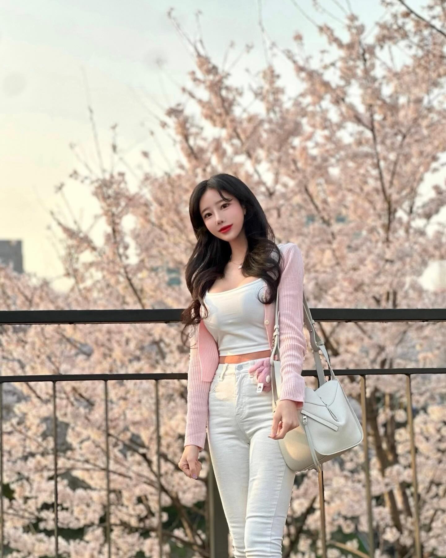 예쁜건 봐도봐도 예쁘니까 벚꽃 구경 막차타기🌸