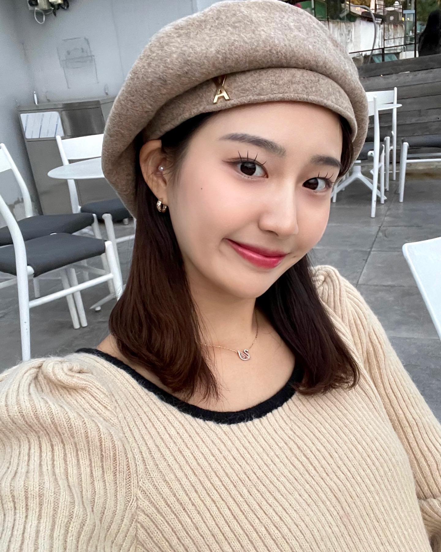 잘 나왔다길래 총총..🤍🐰