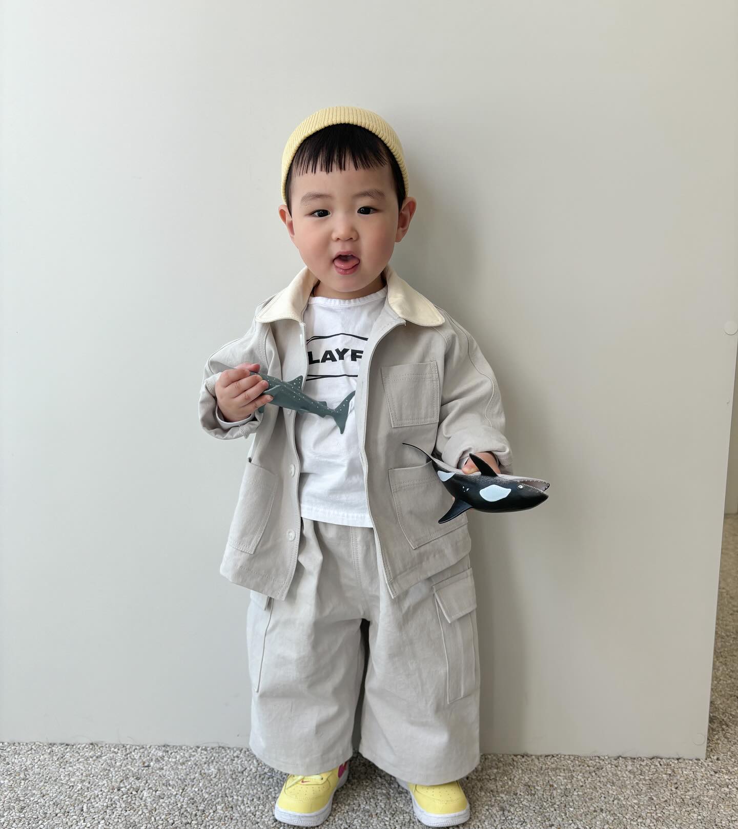 D+588
이제 머리도 혼자 앉아서 자르는 형님😎