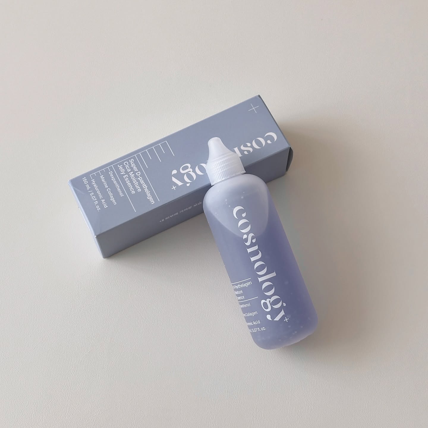 #협찬

📍슈퍼 디판테라겐 시카 모이스처 젤리에센스 150ml

스위스산 덱스판테놀을 사용해 만든 비판텐연고와 같은 성분의 시칸 에센스랍니다! 피부의 보호막을 강화하고, 수분을 잡아주어 피부를 부드럽게 해준답니다. 

지중해 마린 콜라겐은 피부에 콜라겐을 보충하여 피부의 탄력을 개선하고 주름의 외관을 부드럽게 해 주며 콜라겐은 피부의 건강한 상태를 유지하는데 기여하고 피부의 생기를 되찾는 데 도움을 준다고 해요 ꒰⍢꒱ ༘*

저분자 히알루론산이 피부에 즉각적으로 수분을 공급하고, 수분을 오랫동안 유지시켜 주며 수분을 피부 깊숙이 공급해줘 민감한 피부나 지성피부에도 부담없이 사용할 수 있어요

대용량으로 이번 여름 피부관리 문제없어 〰️🩶
⠀⠀⠀⠀ 
#피부진정 #속보습 #대용량에센스 #덱스판테놀 #디판테놀 #보습 #수분 #여름피부 #시카 #쿨링 #콜라겐 #여드름