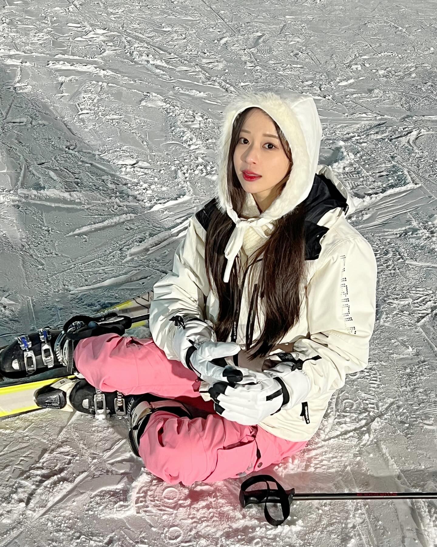 첫 스키⛷️🩵❄️🪽🎿 
대차게 넘어짐….//
