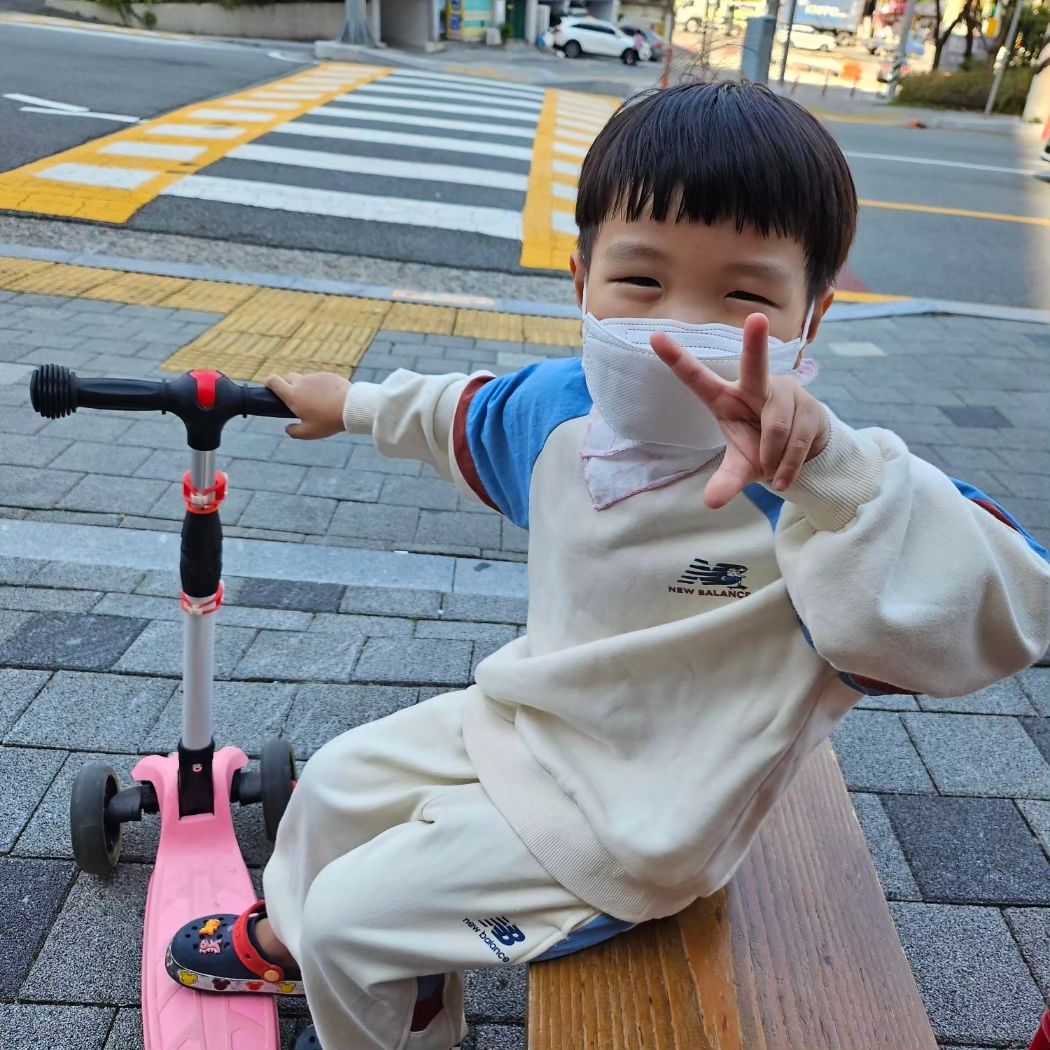퇴원하고
아들은 이모집에
제 2의 친정
고마워요😭😭
.
.
#퇴원
#엄마요양
