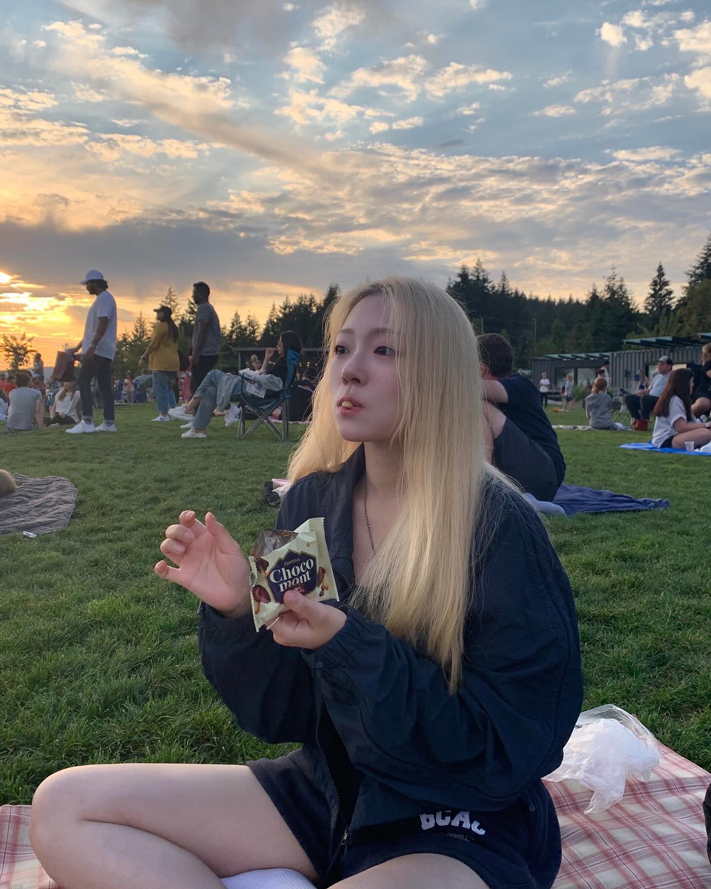 Cypress Province Park & Lookout🇨🇦🌃

One day filled with happiness, when the weather was beautiful and the night view was stunning.
김밥사서 피크닉하고 야경까지 보기 성공!!!🤭 봉봉 너무 고맙습니다ㅎㅎ
