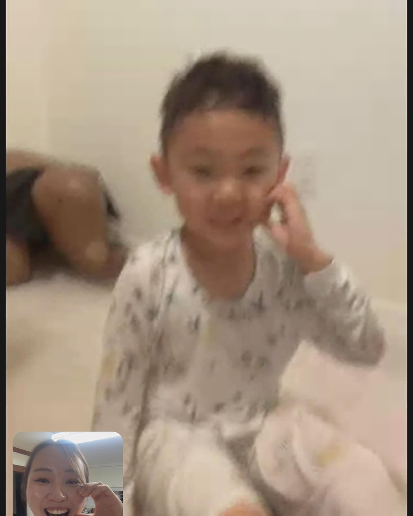 볼하트해주는 심쿵남 메이슨✨🩷

보고싶은 울 조카보러….캐나다를 가야되나😁🤭

허벌라이프 열심히 해서 
매년 비즈니스 타고 가야쥐🩵
이모가 열일하게 만들어주는 우리 로로들 넘 사랑해!

💕🥰❤️💛🧡😻🫶🏻👩‍❤️‍💋‍👨
#알라뷰