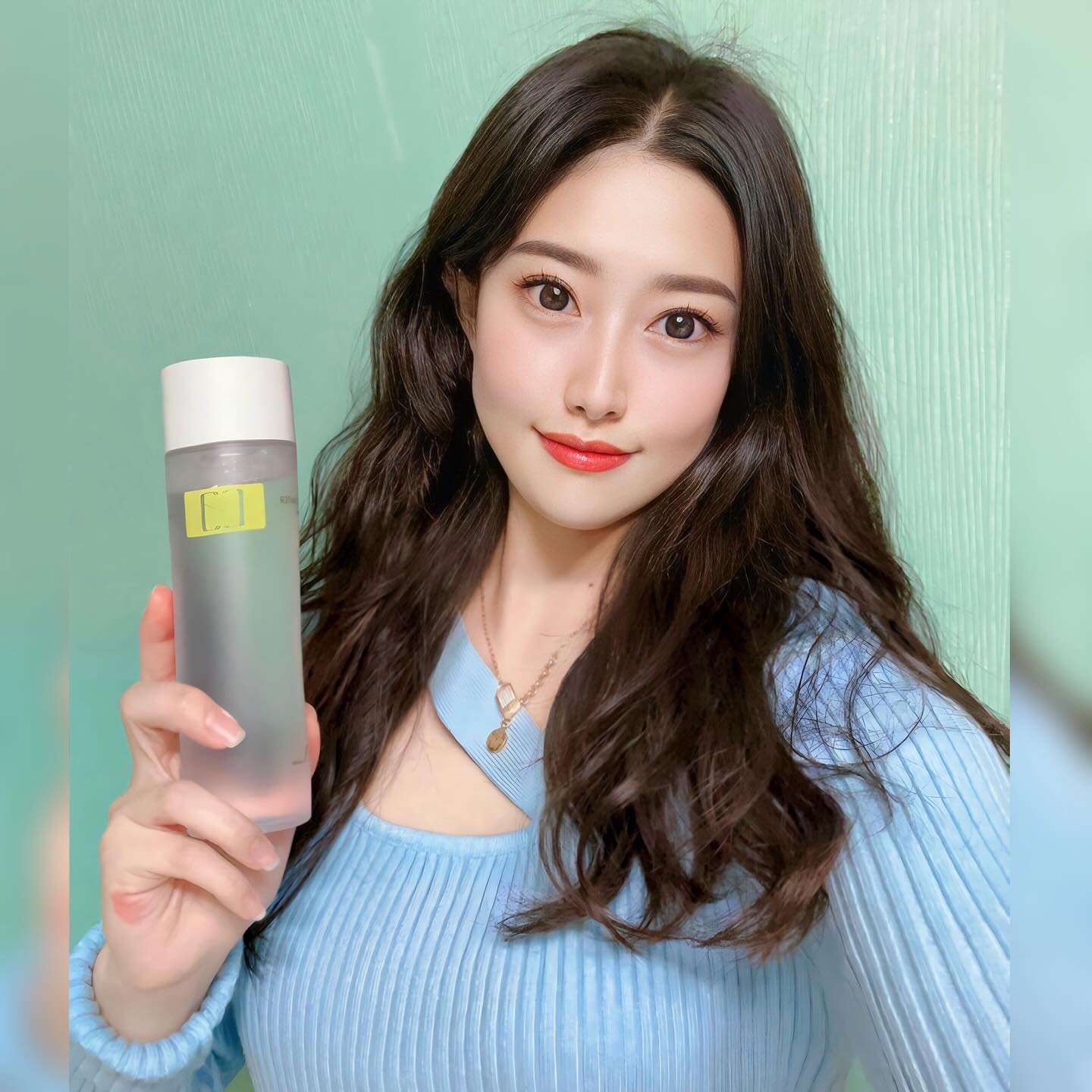 #협찬 #광고

✅코스프린 PR Biome 클렌징워터 150ml

코로나시기에 마스크로 인해 학생 때도 나지 않던 트러블이 울긋불긋 나기 시작해서 피부가 망가진지도 2년째.. 트러블엔 보습도 중요하지만 클렌징이 굉장히 중요하다고 해서 찾아보다가 좋은 제품을 만났어요!!😄
코스프린 PR Biome 클렌징워터인데요! 
우선 저처럼 민감하고 예민한 피부에 자극 없이 촉촉하고 깨끗한 클렌징이 가능한 제품이에요! 사용했을 때도 우선 눈이 따갑지 않아서 좋았고요! 
피부 트러블에 좋은 항염 성분이 들어있다고 하니 안심이 되더라구요! 
또 피부생태계 밸런스-마이크로바이옴과 락토바실러스/홍삼발효추출물이 들어있어서 피부가 더욱 안심되더라고요! 
홍삼발효추출물이 들어갔는데 한방 화장품 냄새도 나지 않고 코튼향기가 솔솔나서 너무 만족하고 사용했어요! 
또 화장을 하지 않아도 외출전후로 피부에 남아있는 미세한 먼지도 꼭 클렌징이 필요한데요 코스프린 피알바옴 클렌징워터는 쌩얼, 선크림, 색조화장까지 남녀노소 누구나 사용할 수 있는 클렌징워터입니다👍🏻✨✨

.
.
#코스프린 #피알바이오클렌징워터 #클렌징워터 #저자극클렌징워터 #보습클렌징워터 #세정클렌징워터 #피부트러블 #항염클렌징워터 #홍삼발효추출물 #스킨케어 #스킨케어추천

구매링크 https://smartstore.naver.com/cospreen/products/9379065121
업체정보 ㈜코스프린 / 전북 전주시 덕진구 원장동길 111-18, 바이오플렉스 208호