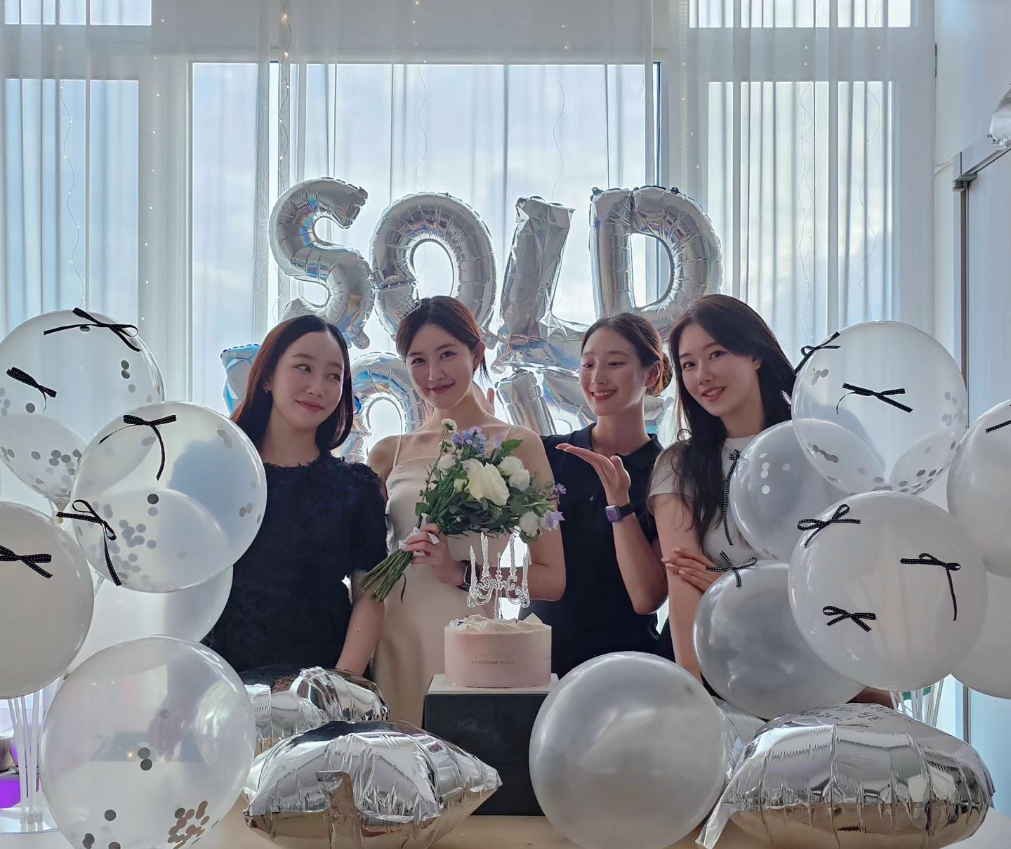 우리 재히 인생 제2막 행복하쟈🤍👰🏻‍♀️

(후..얘드라 난 이제 정리해볼게?..)