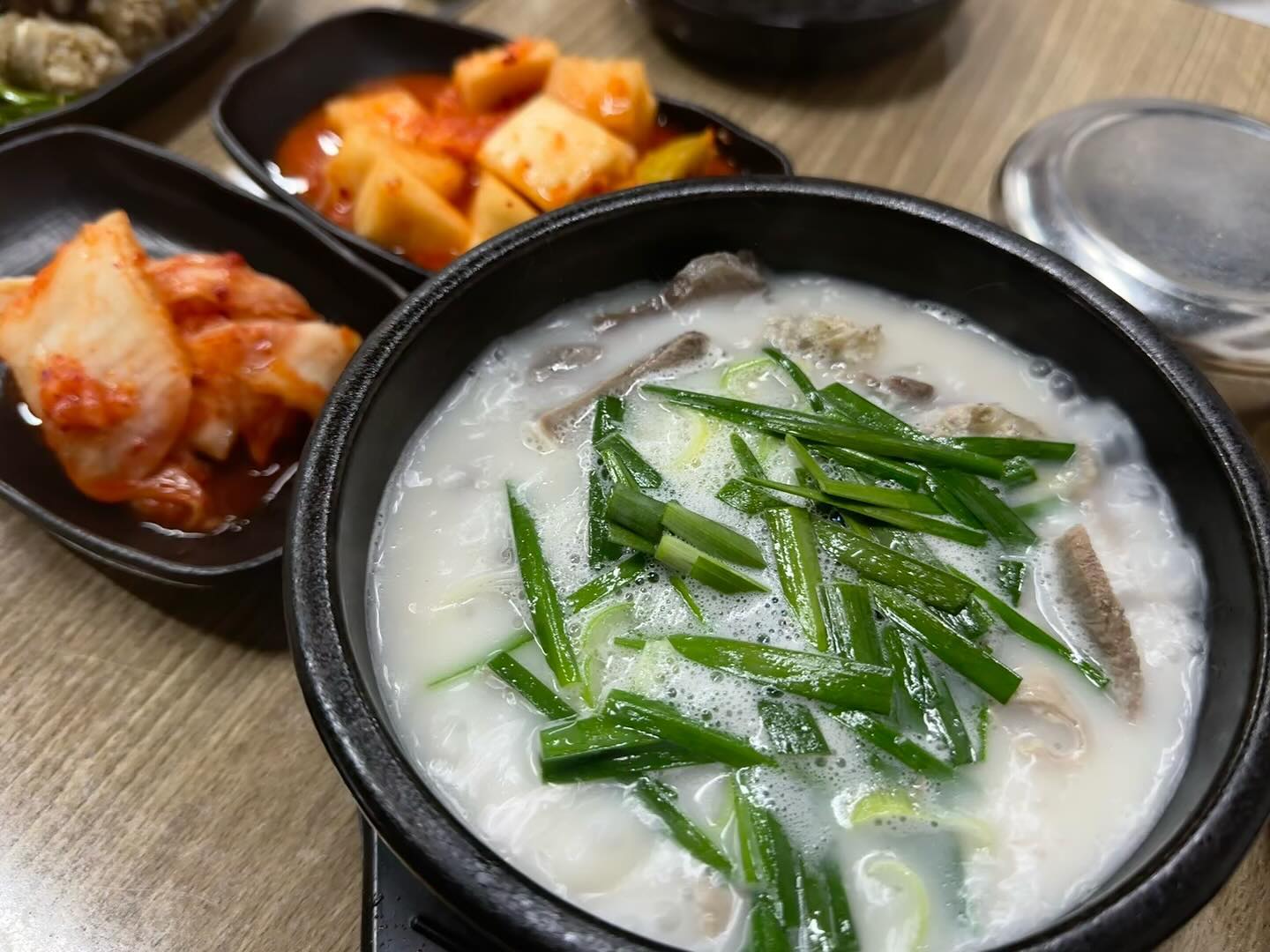 #협찬 ✔[의정부] 태산사골순댓국
✅잡내가 전혀없는 맛있는 순댓국전문점
✅의정부 골목식당중 입소문으로 인기 상승중인 식당
✅전골요리, 볶음요리는 오후 5시 이후 가능
✅진한 사골국물이 맛있는 순대국 맛집
✅의정부시에서 지정한 안심식당
✅영업시간 : 월~토 9:00 ~ 22:00 (15:00~17:00 브레이크타임) 
 매주일요일 정기휴무
📍 경기 의정부시 둔야로 46
#협찬 #가능동맛집 #의정부맛집 #의정부역순대국 #의정부신시가지맛집 #태산사골순댓국 #의정부순대국맛집 #의정부역맛집 #순대국맛집 #곱창전골맛집 #곱창볶음맛집 #smile #sohappy #eat