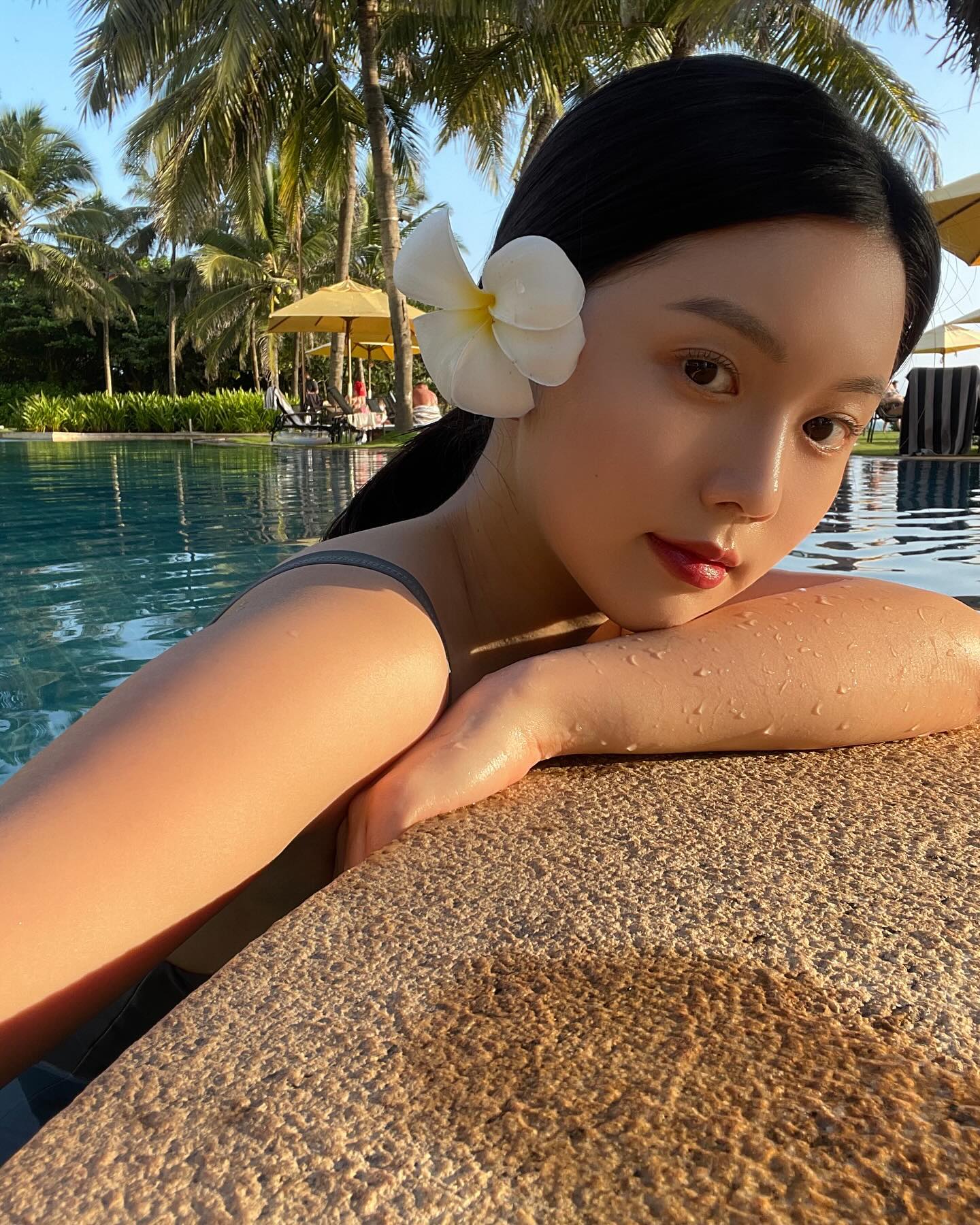 첫 콜롬보 레이오버 성공적 🏊🏻‍♀️🌺✨