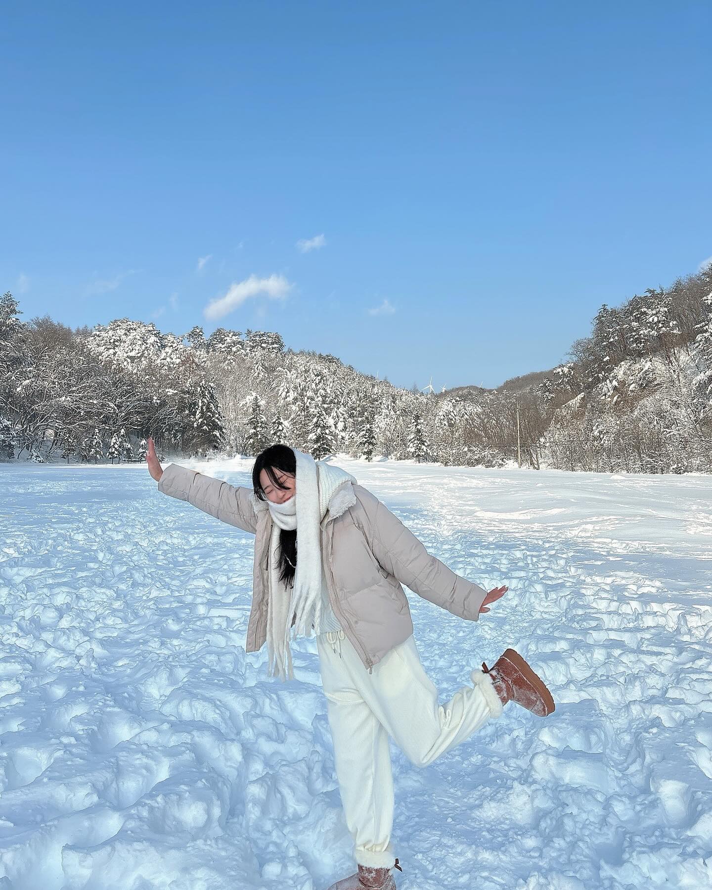너무 추워서 사진 찍을 엄두도 안났는데
다행히 오빠가 하나 찌거듐💙
살면서 이런 눈 이런 추위 처음봐🥶