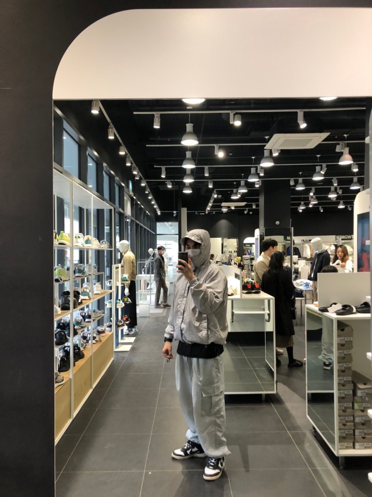 남자 벌룬팬츠 그레이 컬러 코디