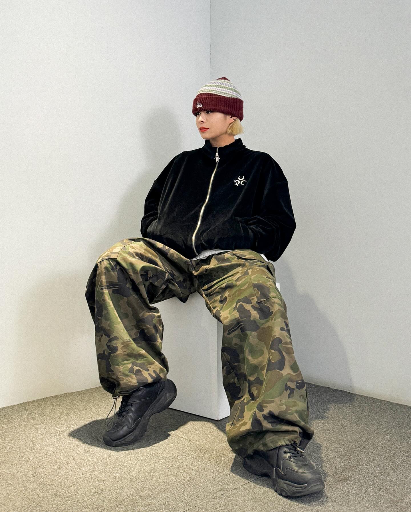 🅿🅾🆂🅴 ✌🏻✌🏻

Camouflage pants are always cool 🔥

👖 search410_official

#써치410 #SEARCH410 
#카모팬츠 #와이드팬츠
#스트릿 #ootd  #fyp #streetfasion