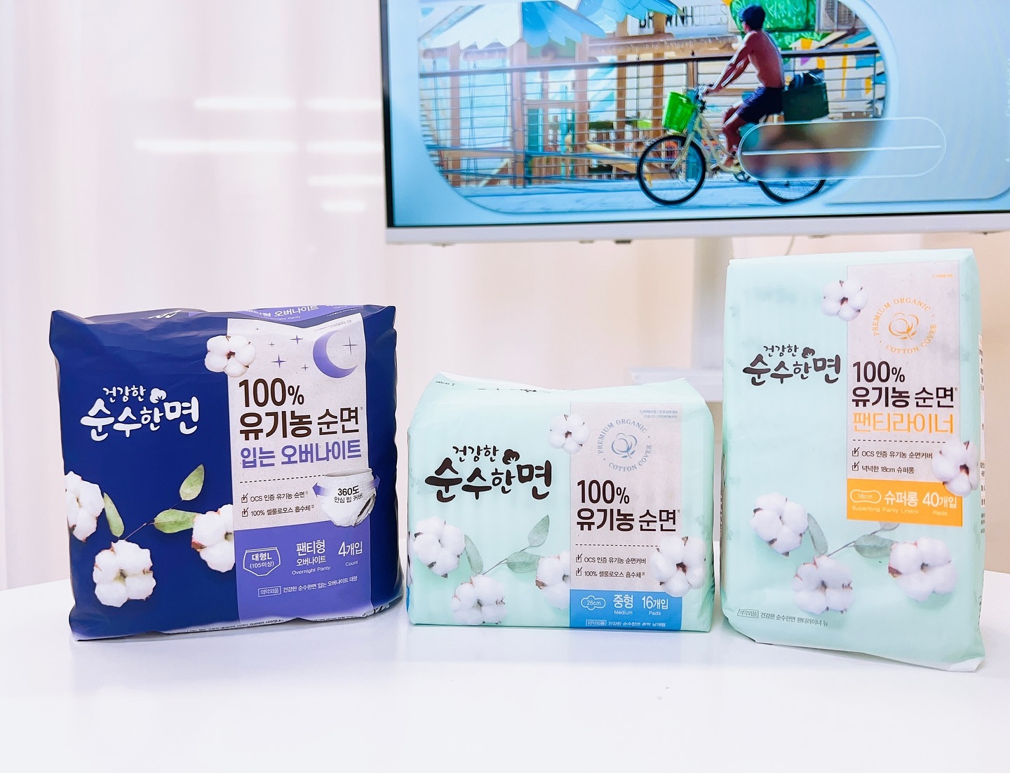#협찬
예민한 피부탓에 생리대 하나도 아무거나 쓸 수 없네요.🥹
OCS 인증받은 100% 유기농 순면커버를 사용한 순수한면은 
더운 여름철에도 뽀송뽀송!💚
완전무염소표백 공법 소재를 적용하여 트러블도 없습니다.🫶🏻
100% 셀룰로오소 흡수체를 사용하여 양이 많은 날에도 산뜻 >_<💕

입는 오버나이트는 특히나 밤에 잘때 편안한게 착용하고 꿀잠 가능합니다.🌙
360도 안심 힙커버와 더블 안심 힙 가드로 밤새 뒤척여도 새지 않네요!💧

제일 많이 사용하는 중형은 시어버터 함유된 코팅 날개로 피부 자극없이 착용할 수 있어요.🌿
이중 안심 매직라인으로 앞 뒤로 샐 틈도 없답니다!🧡

양이 적은날이나 분비물이 나올때는  팬티라이너 18CM 슈퍼롱으로 깔끔하게!💙
목화 모양 샘방지선이 있어 분비물이 닿자마자 싸아악~ 
빠르게 흡수해줍니다.🧽
중앙에는 보송 흡수 샘가드가 있어서 항상 뽀송뽀송하게 유지해줍니다.🤗

한달에 한번 일주일이지만, 대형,중형,팬티라이너 골고루 필요합니다 : )
흡수도 좋고 내 피부도 지켜주는 생리대 추천합니다!

#협찬 #순수한면 #건강한순수한면 #유기농생리대 #순면생리대 #입는오버나이트 #입는생리대 #유기농생리대추천 #생리대추천 #입는오버나이트추천 #입는생리대추천 #안심생리대 

kleannara_official purecotton_official 🌱