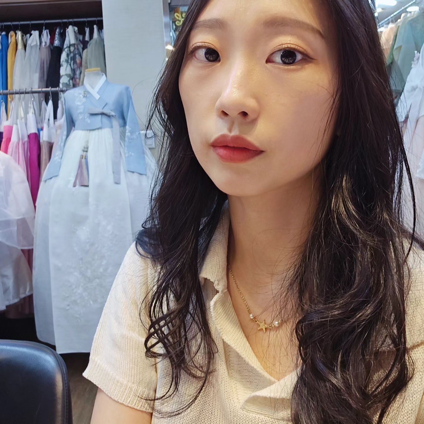 양가한복고르러 #나윤희한복

다이렉트에서 본식용 드메만 진행!
기본적인 포인트 활동만 해도
드메 무료로 진행가능!! ☺️

#결혼준비 #혼주한복 #양가어머니한복

❣️ #다이렉트 #결혼준비 ❣️

✨️비동행 플래너✨️와 💲포인트제도로
합리적인 가격에 결혼준비하기 💒

➡️추천인 aseul 입력만 해도
3️⃣0️⃣0️⃣0️⃣0️⃣ 포인트 적립받고 시작👏

네이버 대표 #결혼준비카페
#다이렉트결혼준비
direct.wedding

🔖추천인입력 : aseul 🔖