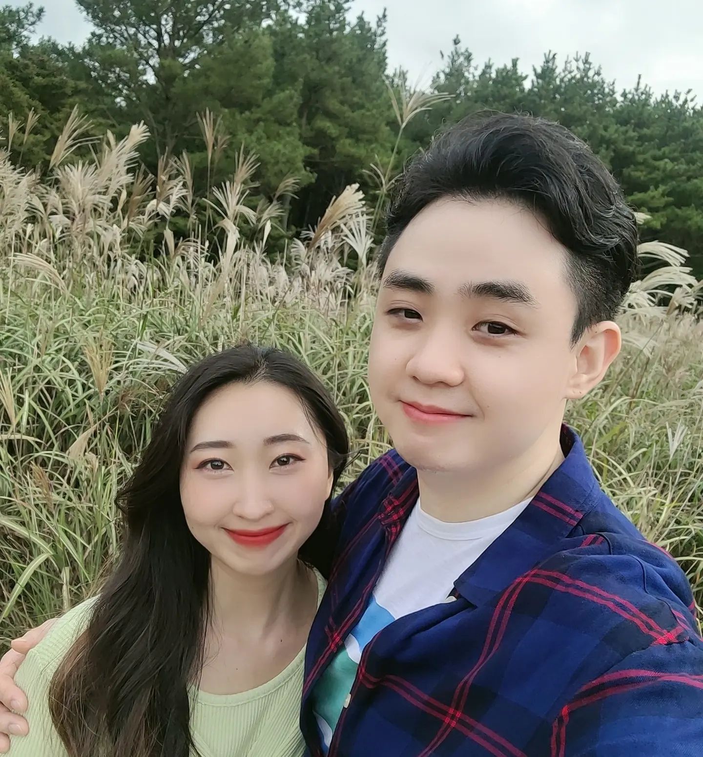 이제야 올리는 여행 둘째날 ㅋㅋㅋㅋ 
우영담에서 맛있는 아점 먹고 마노르블랑 가서 핑크뮬리 축제 즐긴 후 시간이 남아서 산굼부리로 이동! 
억새가 예쁜걸 보여주고 싶었다❤️
어제 고기먹었으니까 오늘은 회! 라면서 포장포장! 
아아주 맛있고 행복했다!👍❤️
.
.
.
.
#여행 #여행또가고싶다✈️ #여행스타그램 #럽스타그램❤️ #러럽 #럽럽럽 #연애 #연애스타그램💑 #연인