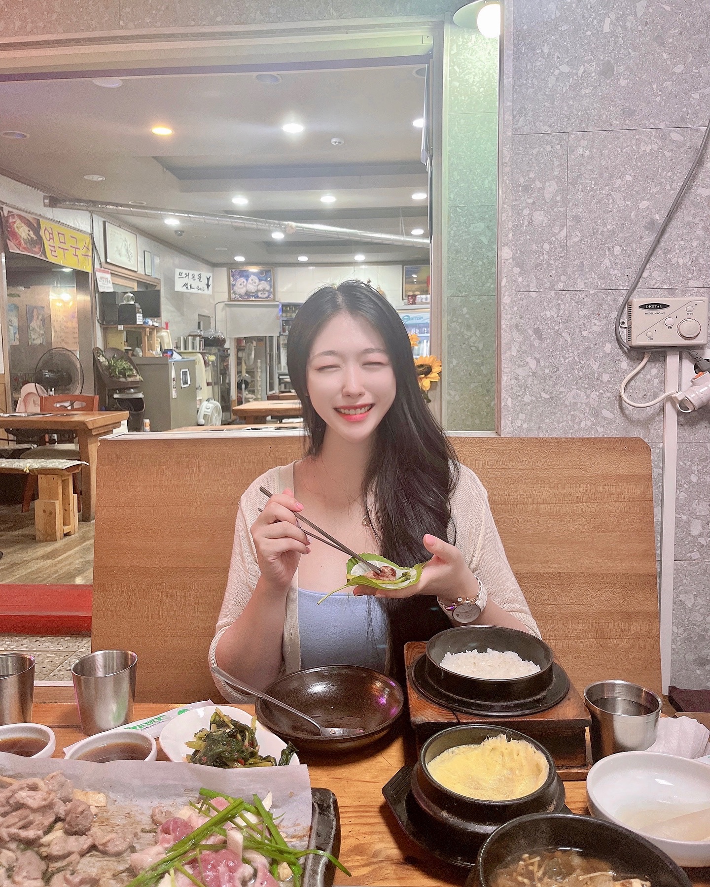 #문교오리랜드 #협찬 

아침고요수목원 갔다가 저녁식사로 먹으러왔어요~
너무 많이 걸었더니 오리고기가 땡기더라구요🤤🤤🤤
가평 관광지 모여있는곳에 있는 오리구이집이라서
돌아댕기다가 가기 좋은 위치에요ㅎㅎ
역시 오리는 무쌈이 젤 맛있는듯..💕

•경기 가평군 상면 새터길 12-33
•매일 09:00 - 21:00

#가평 #가평맛집추천 #가평맛집 #켄싱턴맛집추천 #아침고요수목원맛집추천 #가평여행 #아침고요동물원맛집 #청평맛집 #가평오리맛집 #가평아침고요수목원맛집 #가평한식 #셀피 #크리에이터 #패션디자이너 #모델 #블로거 #오오티디 #좋반 #선팔 #일상 #좋반 #팔로우 #팔로워 #팔로잉 #반사 #맞팔 #좋아요 #소통 #flowers