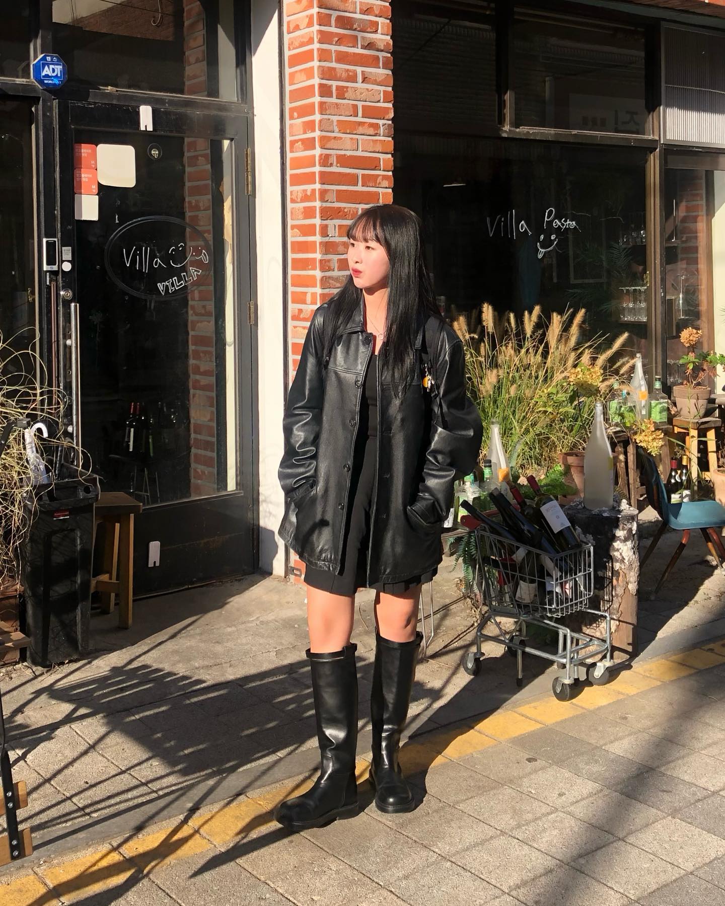 #광고
블랙은 주기적으로 입어줘야지🖤
.
.
.
디자인 예쁜데 착화감까지 좋은 롱부츠는 saltandchocolate.official 💭
#솔트앤초콜릿 #saltandchocolate #편한신발 #여자신발 #신발추천 #여자신발브랜드 #가을신발 #가을코디 #부츠 #부츠코디 #가을신발추천