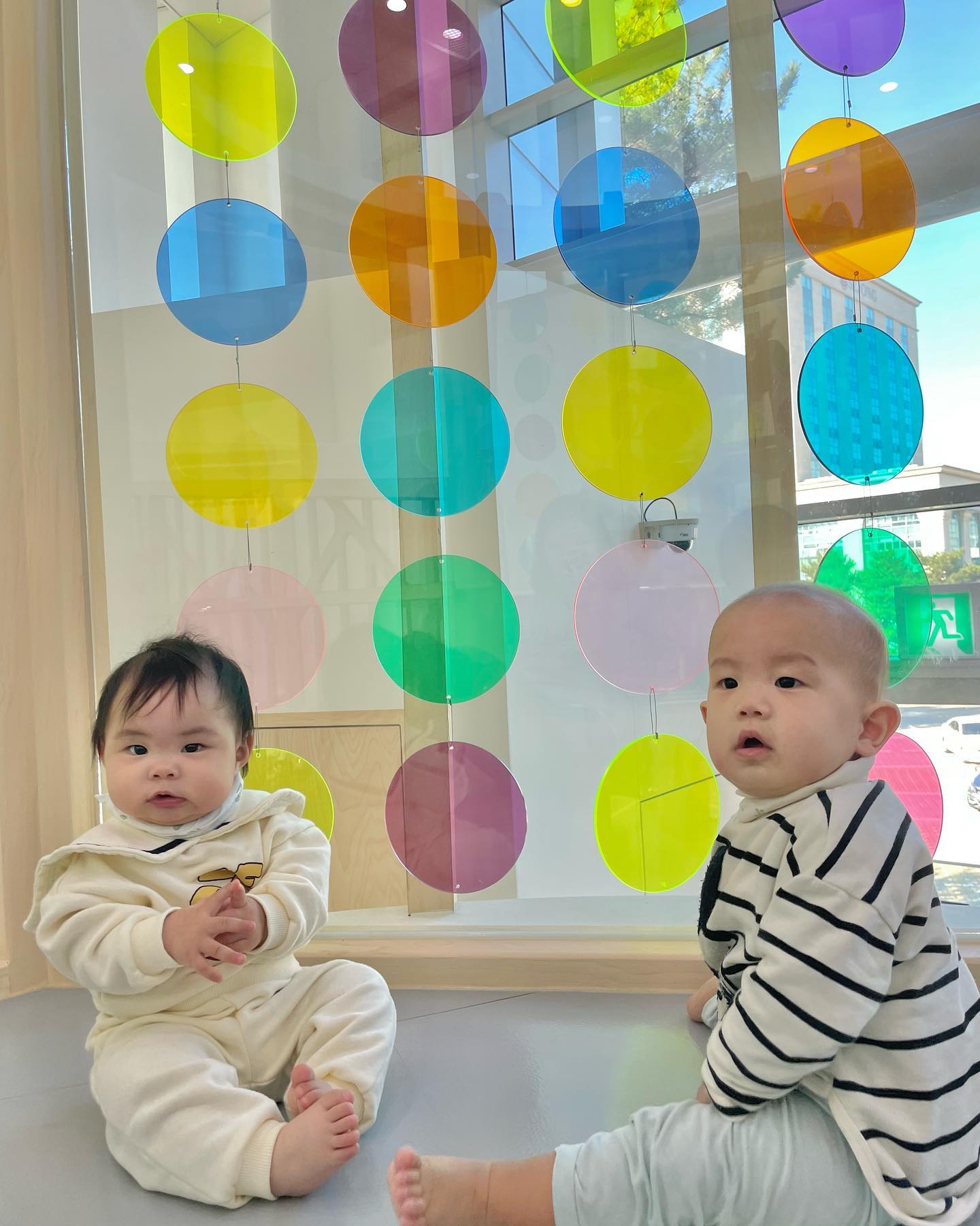 23.11.21
동네 친구 시은이와 상상나라 놀이터를 갔다 !!
바닥도 폭신하고 따듯하고 오를 곳도 많아서 정말 좋아아〰️
지은언니의 연차를 나에게 써준 고마운 하루🥰
사진에는 없지만 체리커피가서 데이트 마무리♥️