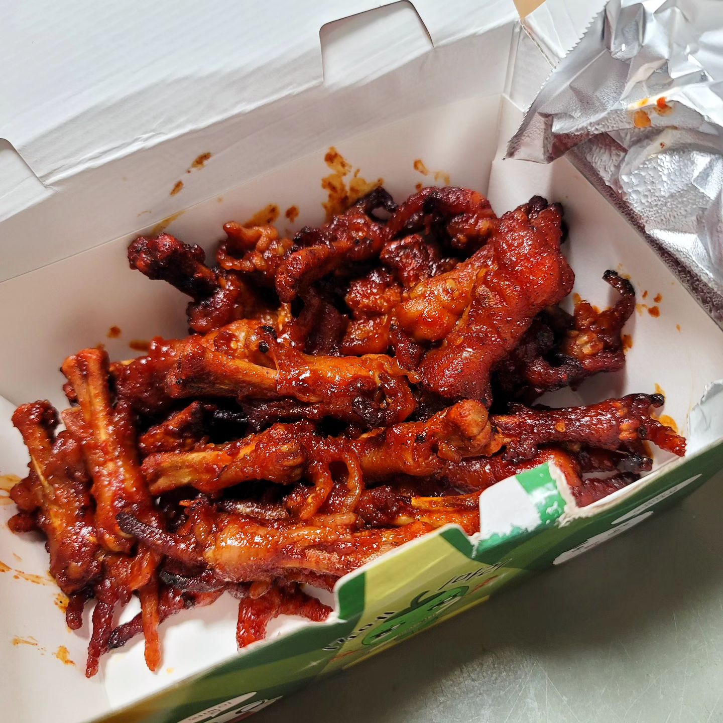 사라지지마라 나의 굽네 불닭발!
왜 다들 굽네 닭발 존맛탱인거 모르냐 ㅜㅜㅜ 유일하게 내가 밥이랑 같이먹는 닭발💕
.
#굽네치킨 #굽네불닭발 #튤립닭발 #닭발맛집추천 #닭발추천 #닭발맛집 #숯불닭발 #맛있는닭발 #존맛탱그램 #존맛탱구리 #맛스타그램맞팔 #야식메뉴추천 #스트레스받을때
