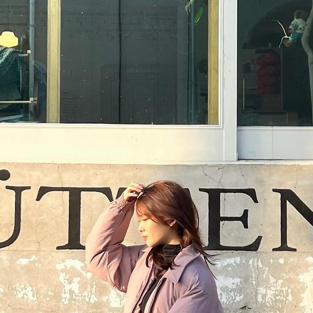 @youngggggggggggggggggggggggg on Instagram: "#협찬 @1rony9orno_official 충전재 완전 빵빵한 딥핑크 패딩🩷 . . . #아이러니포르노 #딥핑크패딩 #핑크패딩 #숏패딩 #패딩 #패딩추천 #데일리룩 #패딩코디"