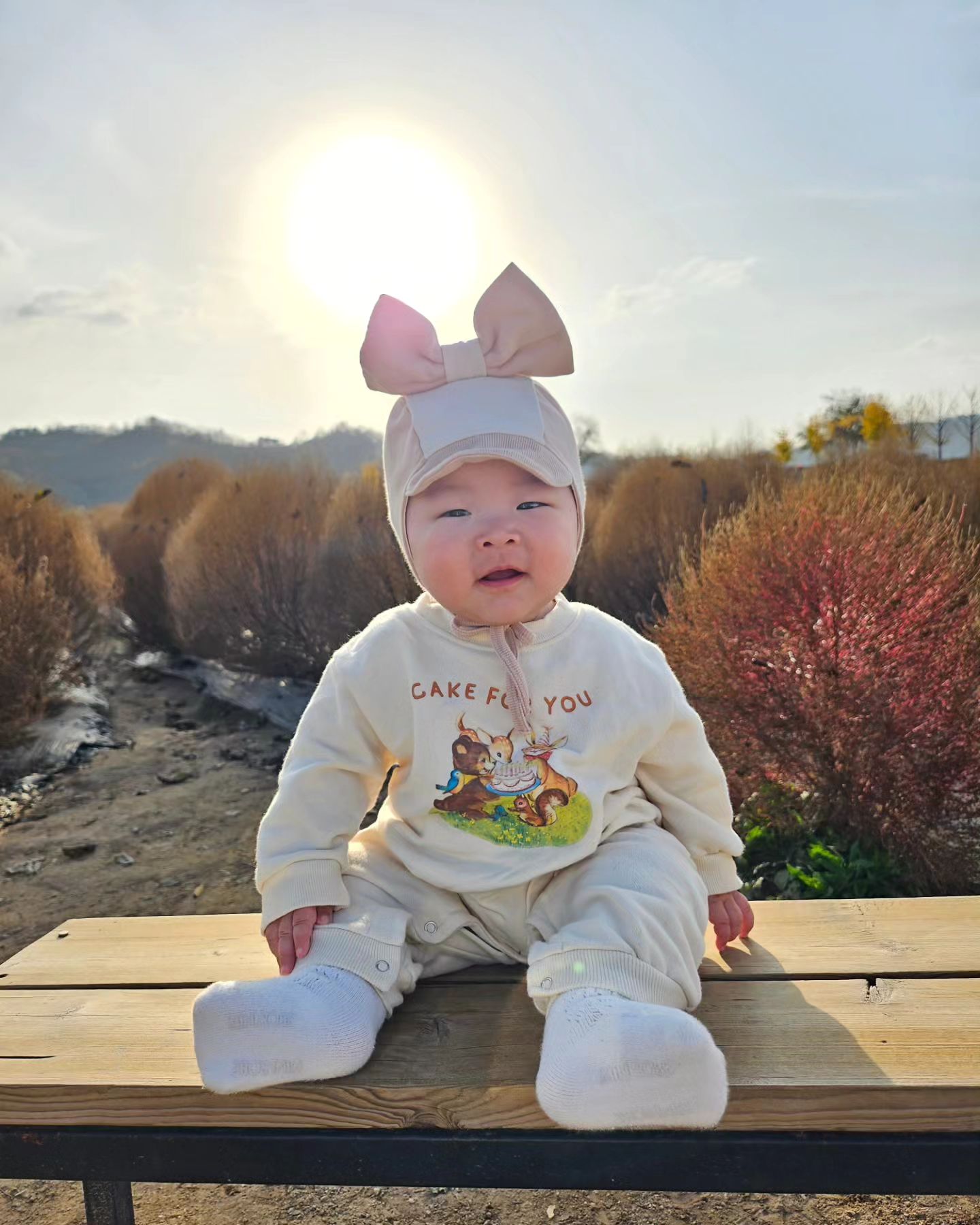 코코 자느라 사진 못 찍을까 애간장 녹은 애미ㅋㅋㅋ

마침 깨서 얼른 후딱 찍어줌♡

지나 가는 분들이 다 이쁘다
인형 같다... 해주셔서

애미 흐믓♡

넘넘 이쁜 슈트 후딱 주문 하길 잘햇음!!!(이 디자인 품절😆)

엄마가 이쁜것만 보여주고 입혀 줄게!!!

sru.dam 딸룩 코디 장인 믿어요♡

#댑싸리공원 
#연천여행 
#딸룩 에 진심ㅋㅋ