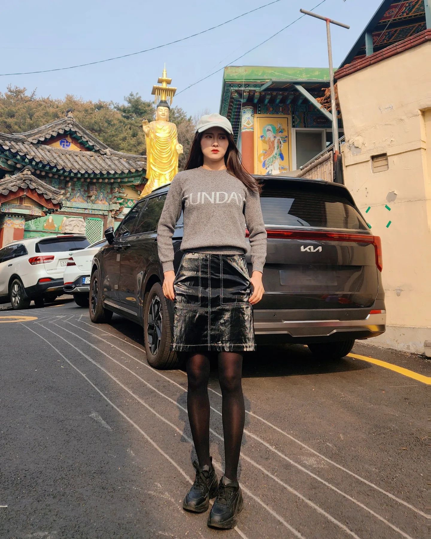 날씨좋을때 산책할때도 예쁜 레더스커트
물광처럼 차르르 빛나서 더 매력적🩷

올해 더 잘되라고 절에가서 108배도하고
마음도 다잡고🫶

jucyjudy_official #쥬시쥬디 #jucyjudy