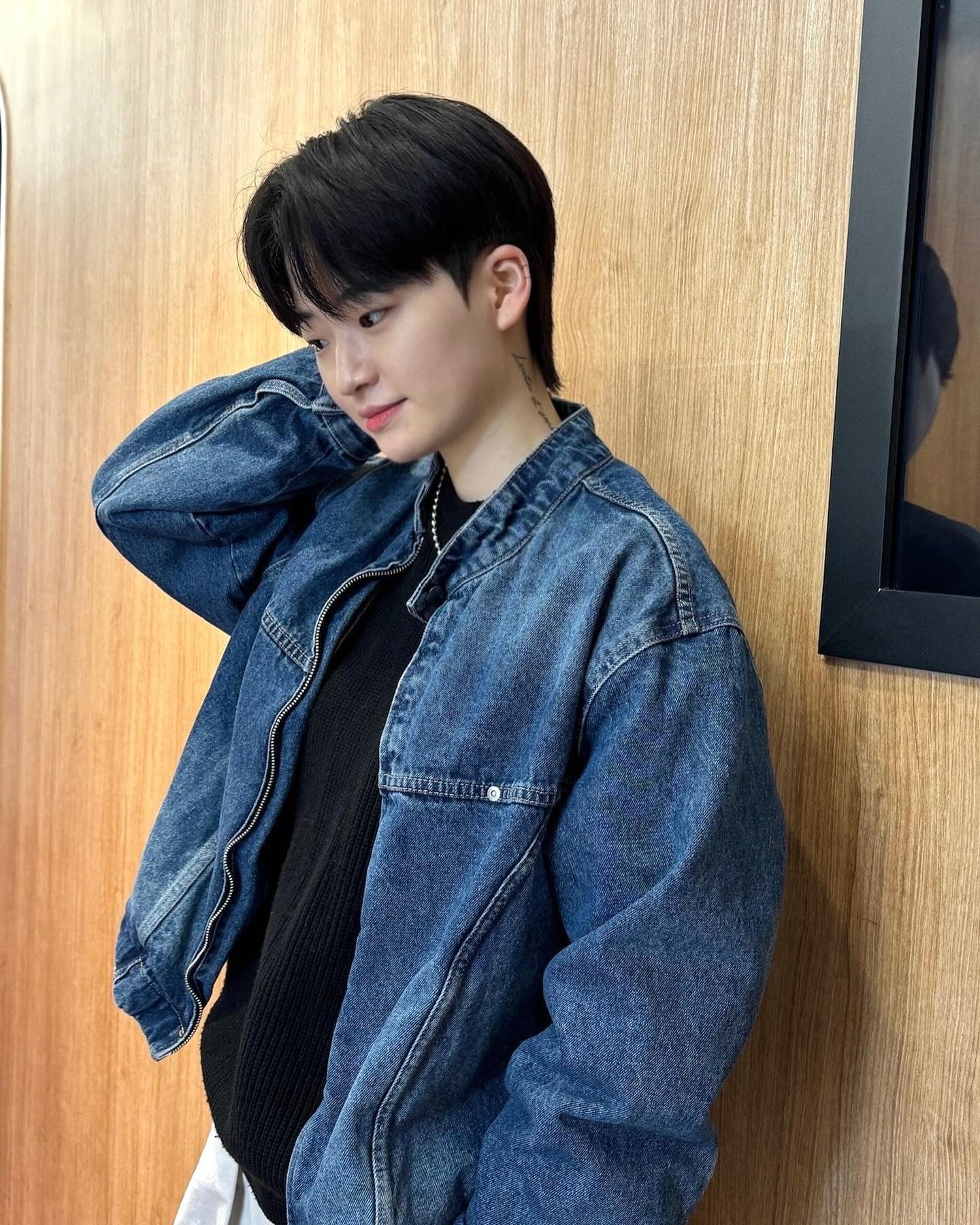 머리스타일 바꾼 기념으로 ✨