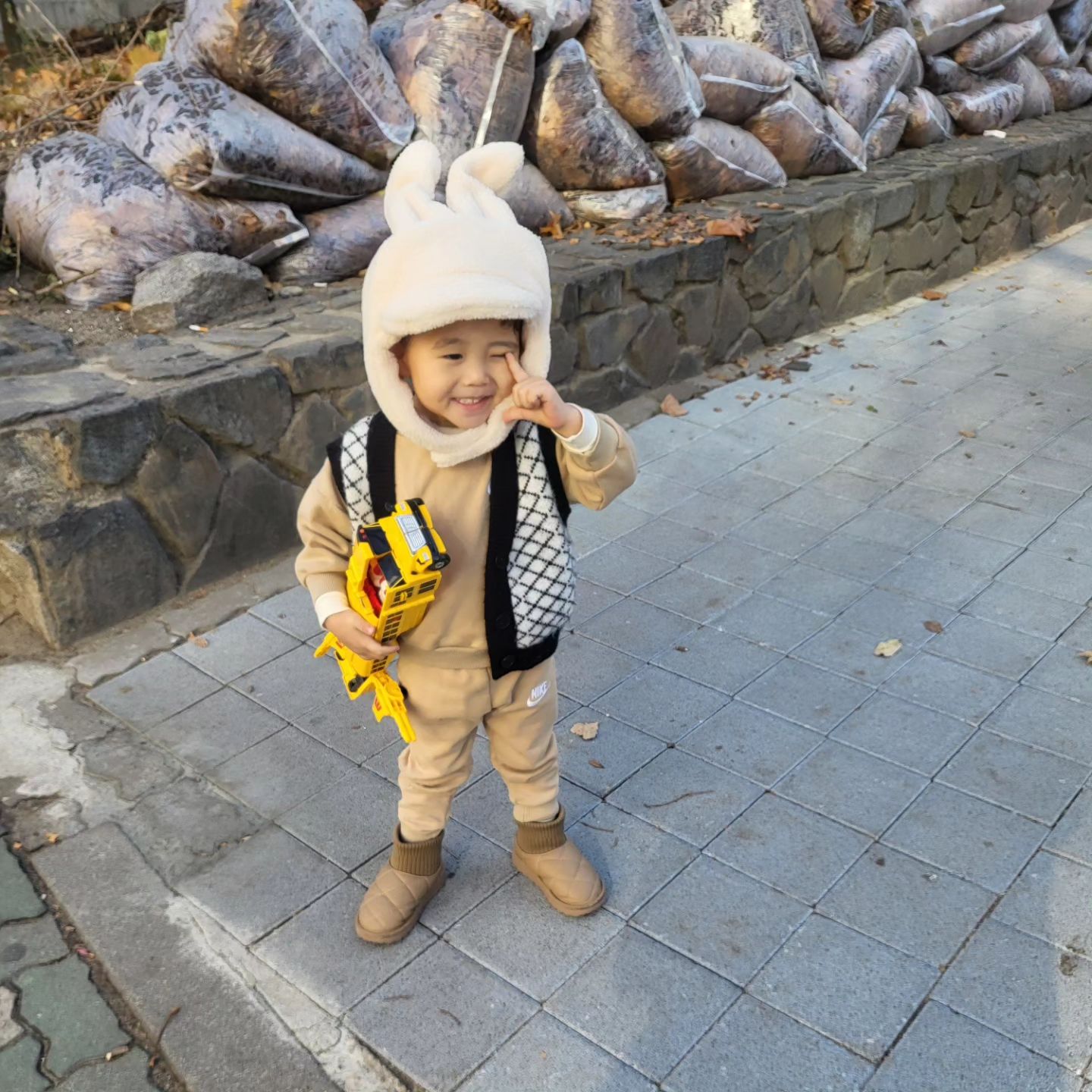 요즘들어 부쩍크는둘째🩵
신경많이못써줬는데 
잘커줘서너무고마오🫣