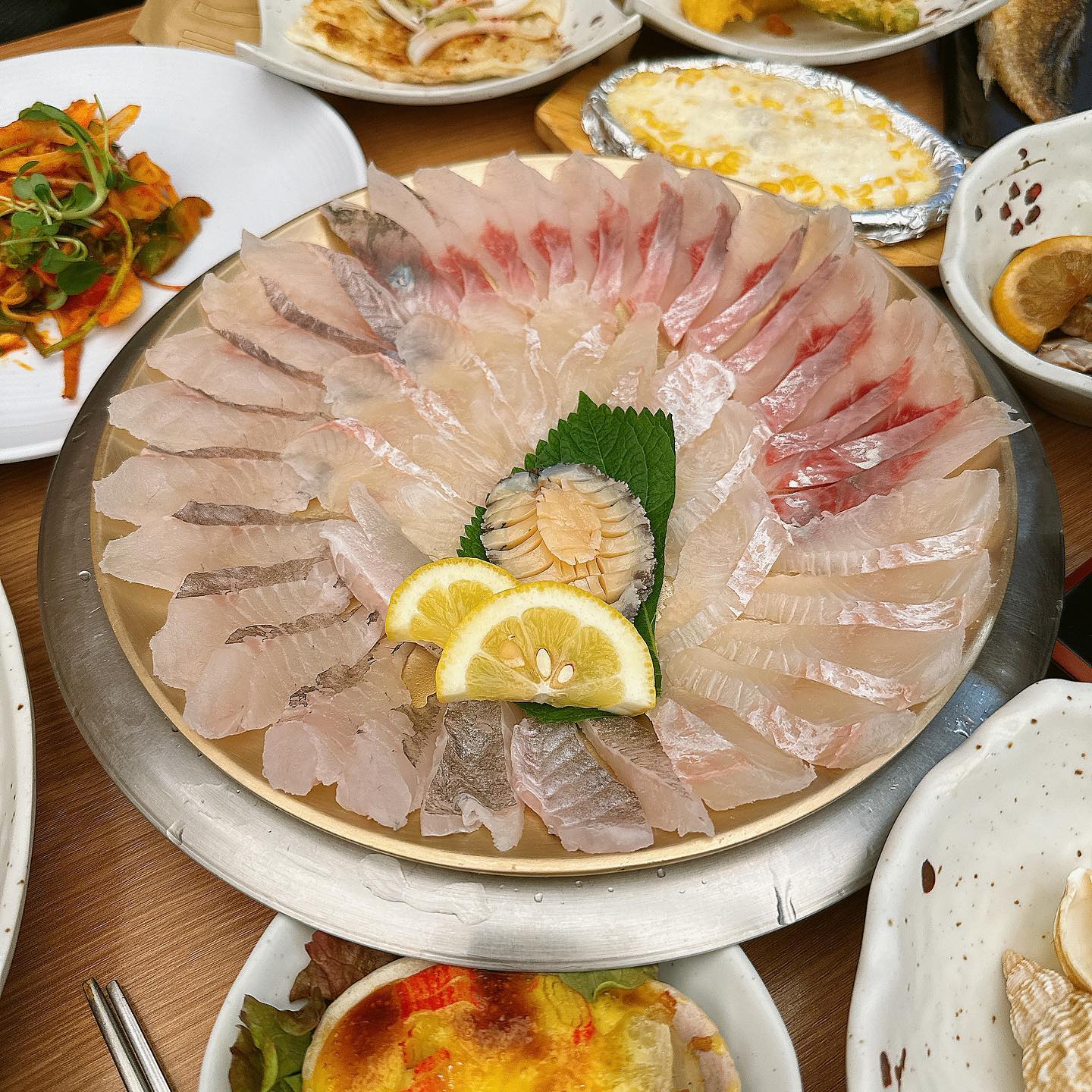 칠곡 횟집 하면 삼거리회타운! 끝도 없는 기본찬 퍼레이드와 쫄깃쫄깃 맛있는 숙성회 🫶🏻 오래오래 칠곡 맛집으로 남아주세요 짱짱! 오랜만에 맛있는 식사였다 ❣️