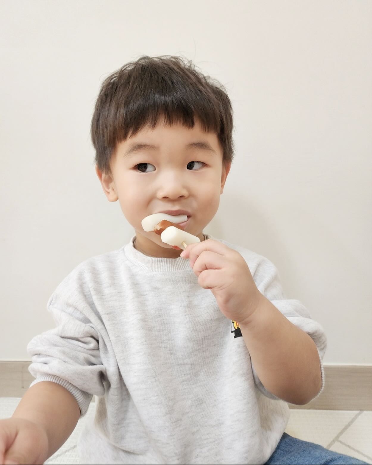 어린이집에서 캠핑놀이

소떡소떡 만들어먹은 아들

맛잇어?🤭

#캠핑놀이#소떡소떡