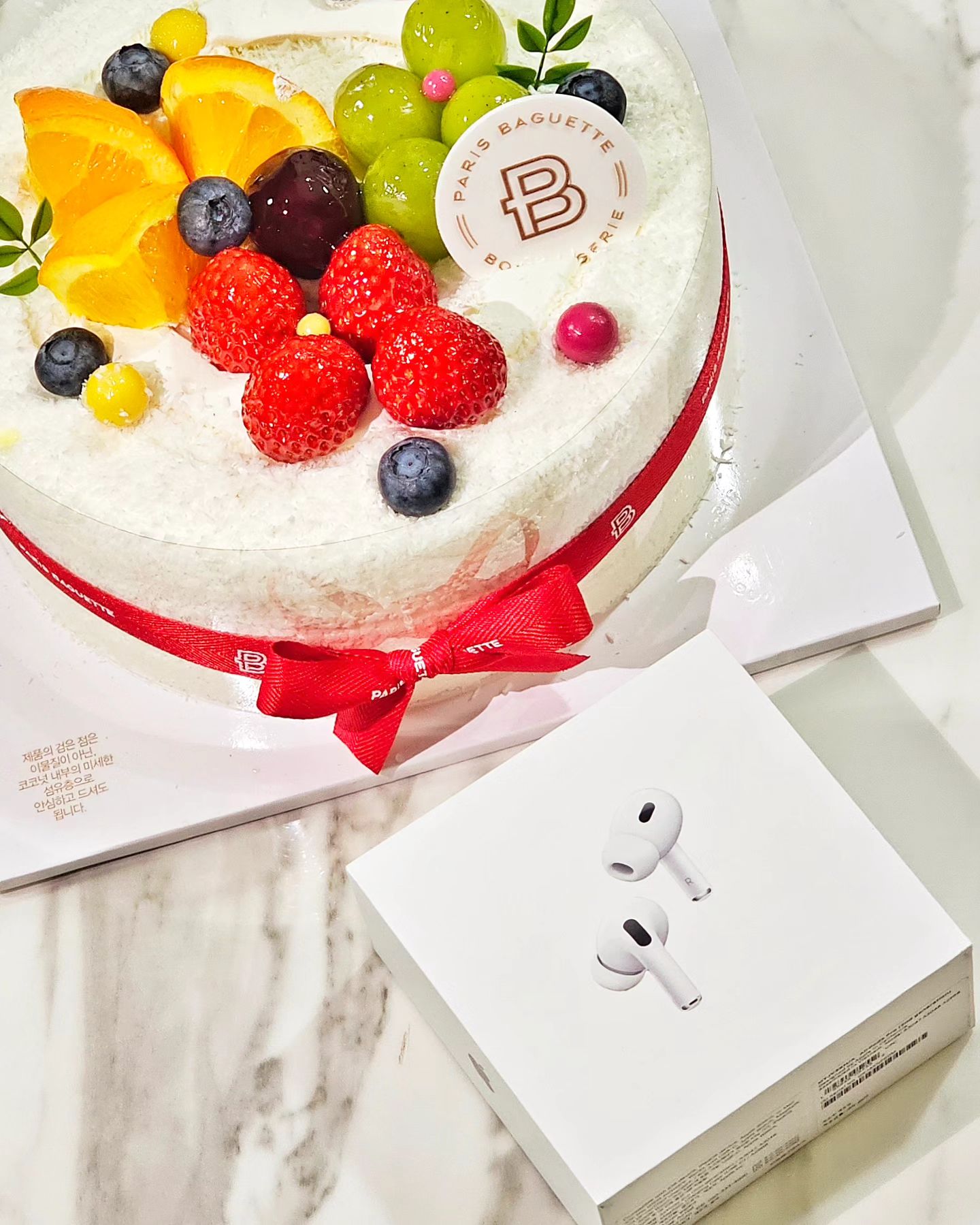 햅삐 설 햅삐 다니 생일🥳🤍❤️🤍❤️
에어팟 아빠 선물🥰🥰 외할미네서 생파

#14살 #딸생일축하해