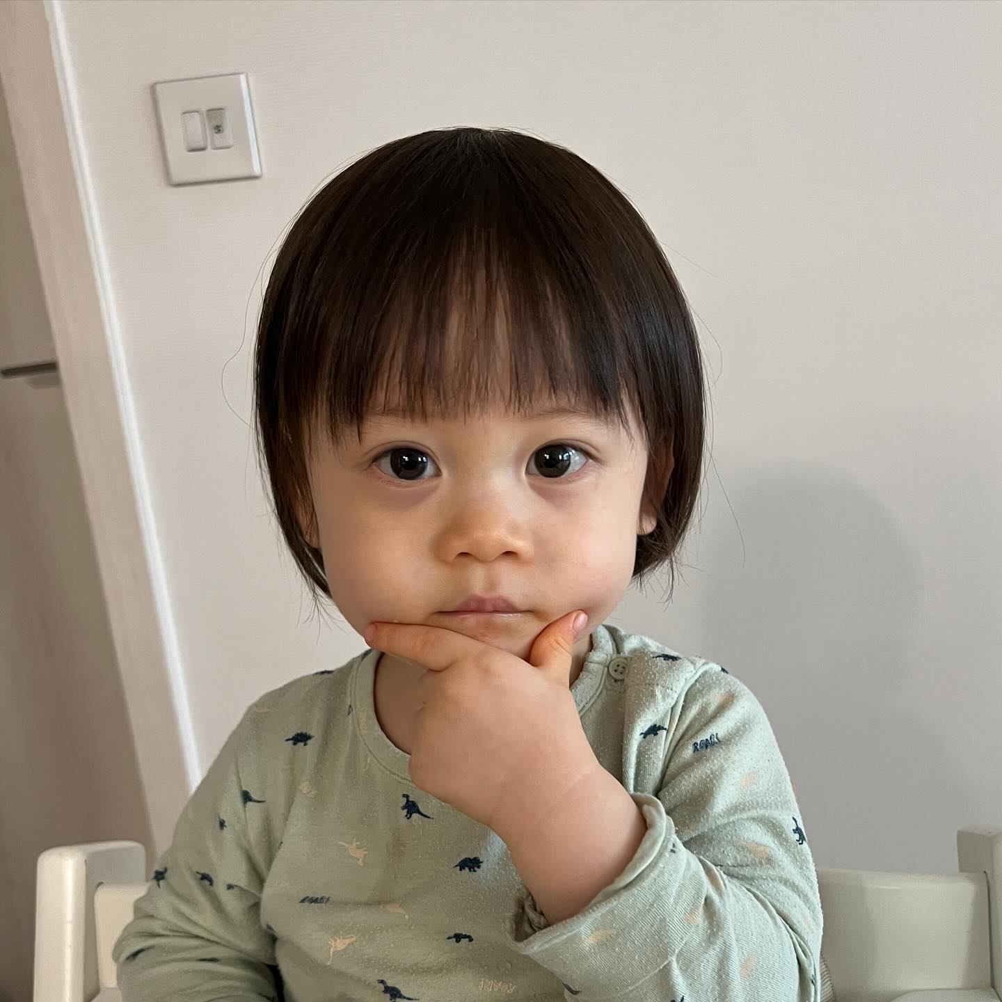 여러분!!
모두 새해 복 많이받으세요🤔👍🏻

호치는 요즘 정말 엄빠 복사기 수준입니다
부쩍 따라하고, 나름의 언어로 엄마를 놀리기도 합니다👻
요 장난꾸러기 때문에 벌써부터 부글부글한데…
잘 공생할수있겠죠? 😵‍💫 ㅎㅎㅎㅎㅎㅎㅎㅎ

#정호치🐯