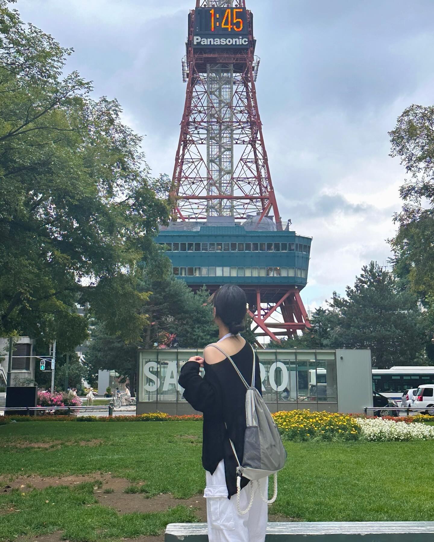 📍삿포로의 랜드마크, 오도리 공원과 TV 타워🗼
⠀
삿포로에는 가로로 길게 이어진 오도리 공원과 함께 TV타워가 있는데요! 삿포로의 랜드마크인 만큼 사진 안찍고 넘어갈 수 없죠😚💗 오도리 공원의 풍경은 밤낮으로 다르니 예쁘게 담아보세용🌳
⠀
☕️ 러브 에스프레소_ 카페라떼 너무 맛있어요,,완전 추천꒰ᐡෆɞ̴̶̷ ·̮ ɞ̴̶̷ෆᐡ꒱
⠀
#태윤_일본