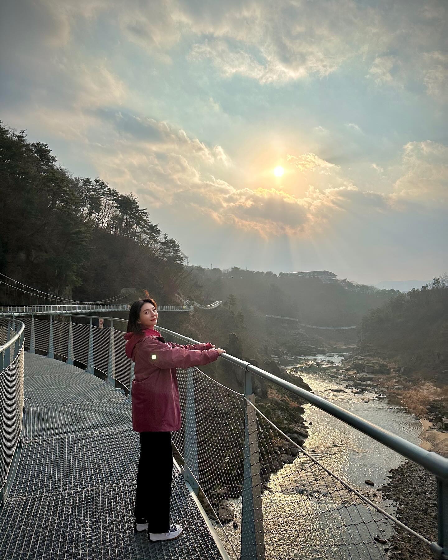 날씨가 흐렸는데 묘하게 하늘이 예쁨 

밀린거 올릴려고 했는데 생각해보니 신혼여행부터 밀렸음 .. 포기 😂 

#한탄강주상절리길 #한탄강둘레길