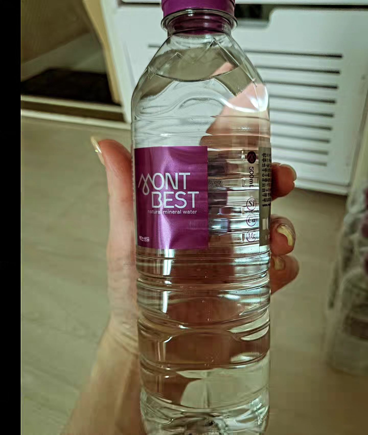 #할인구매 montbest #몽베스트 #프리미엄생수
가방에 너코다니기 좋은 사이즈500ml
더워지는 요즘 가지고다니기딱!
국제 식음료 품평원 최우수 미각상 수상한물로 휴대하구 들구다니기 용이한 사이즈루 깐깐한 품질관리 시스템으루 안심하구 먹을수있는 몽베스트 생수🩷
칼슘,마그네슘등의 미네랄이 풍부하면서두 목넘김도좋아요!
몽마를땐 여윽쉬 몽베스트😍
#홈케어 #안전한생수 #500생수 #뷰티 #다이어터 #미니생수 #생수 #몽마를때 #몽베스트500ml #MONTBEST #유지어터 #생수500 #청순 #물500 #깨끗한생수