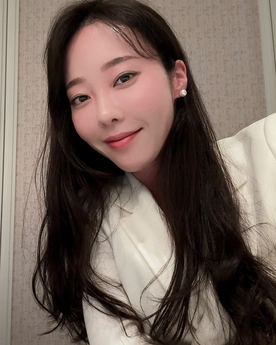 자체 숙취 메이크업 
이 사진이 좋아. 
조금이라도 웃었던날💚