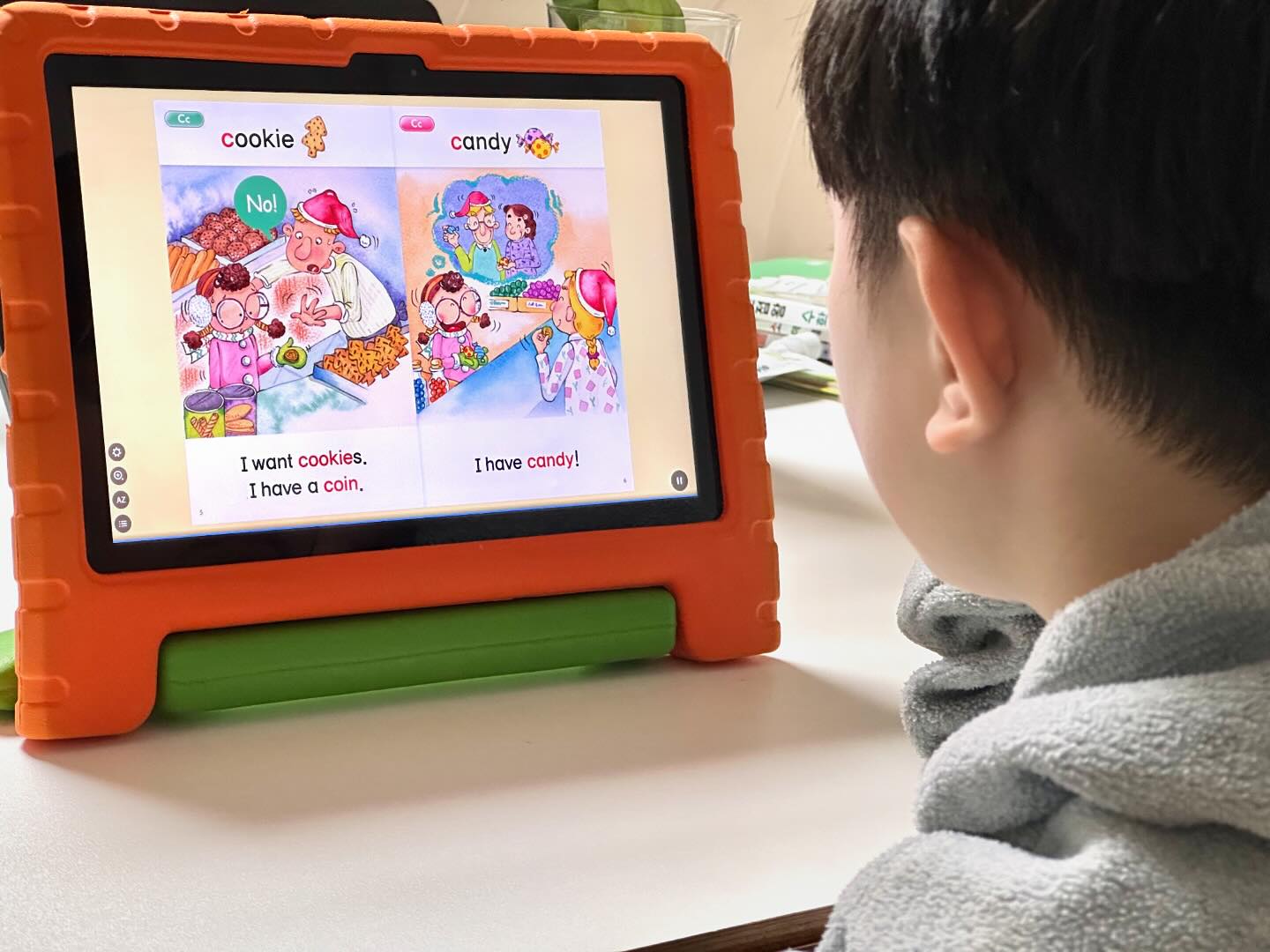 #협찬 #광고

매일 리딩게이트로 영어독서만큼은 꼭 챙겨주고 있는데요
학원에 가지 않아도 레벨테스트를 통해
아이 수준에 맞는 영어원서를 자유롭게 읽을 수 있어서
영어독서를 하면 할수록 아이가 더 좋아하게 되더라고요

알파벳, 파닉스부터 수능 대비 원서까지 가득 들어있는
국내 최대 온라인영어도서관으로 
유아부터 성인까지 읽을 수 있는 영어원서가 정말 많아요
​

책의 내용을 애니메이션으로도 볼 수 있고 
중독성 있는 챈트로 쉽게 따라 할 수 있는 등 
즐겁게 보고 듣고 즐기다 보면 
자연스럽게 영어를 따라 하게 되는데요
리딩게이트 덕분에 영어 자신감도 많이 생겨 
이제는 조금 틀려도 자신 있게 영어리딩 따라 하며 즐기고 있답니다

영어독서를 통해 기본 어휘와 짧은 스토리를 이해하고
독후 활동으로 아이가 제대로 이해했는지
복습까지 한 번에 할 수 있어서 정말 만족스러워요

주간/월간 리포트가 발송되어 
독서 활동, 독후 활동을 쉽게 확인도 할 수 있는데요
영어리딩, 리스닝, 단어 등 우리 아이가 잘하고 있는 부분과
부족한 부분을 한눈에 확인할 수 있어서 관리하기도 편해
영어홈스쿨하면 리딩게이트❤️
앞으로 초등학교 1학년 동안 잘 부탁해😍

readinggate_official 

​
​
​
#온라인학습 #온라인영어도서관 #온라인어학원 #영어홈스쿨 #리딩게이트 #어린이영어 #영어독서 #유아영어 #초등영어 #이북 #영어원서 #영어리딩 #초등영어리딩 #영어독서프로그램 #초등온라인영어 #영어교육 #홈스쿨영어 #영어자기주도