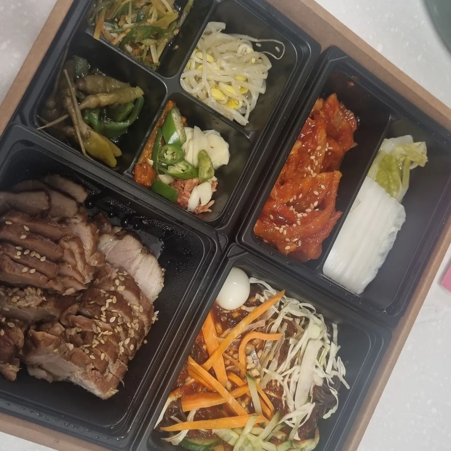 강남에서 점심을 먹는다면 무조건 #싸움의족발삼성익스프레스점
정말 도시락이 훌륭해 고기도 입에서 살살 녹고
요즘 밥값도 비싼데 이런 도시락이라면 10개도 가능
고기 먹고 기운내고 싶을때에는 #싸고삼성익스프레스점으로
#1인보쌈 도 가능해서 혼밥도 가능 #1인족발
#삼성동맛집 인정합니다~