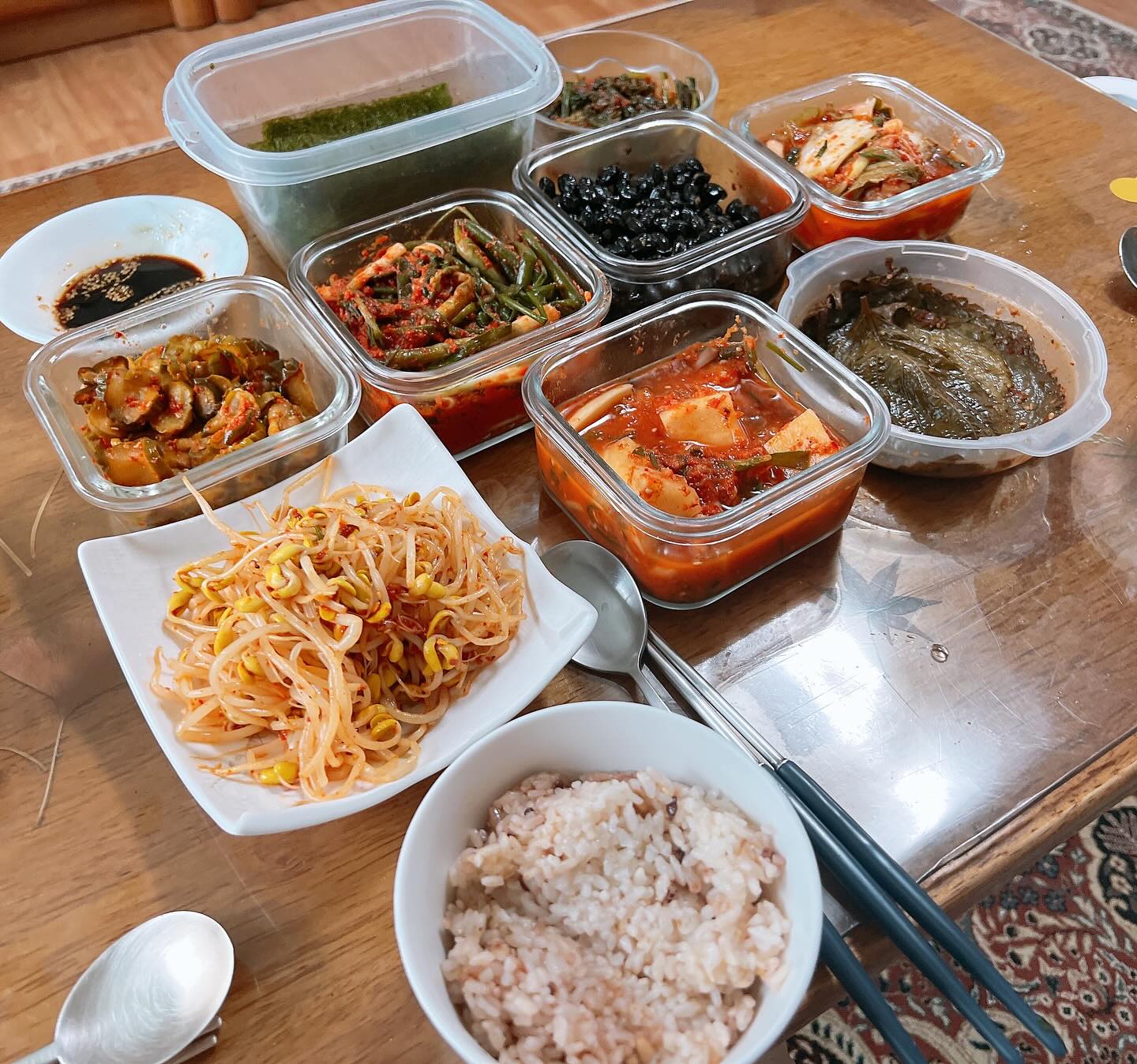 -

엄빠네오면 맛있는거 많이먹는날👍👍👍👍👍
하루는 통영 “홍가리비” 그리고 벌교 “꼬막” 먹고 하루 보내고
하루는 연어 월남쌈먹고 제철음식먹고 다음주 준비하기 엄빠최고❤️

#자취생음식 #엄빠밥상 #제철음식 #땡큐파머스 #꼬막 #홍가리비 #냠 
#몸보신제대로 #건강해진듯 #엄빠감사해요 #건강하게먹기 #잘먹었습니다