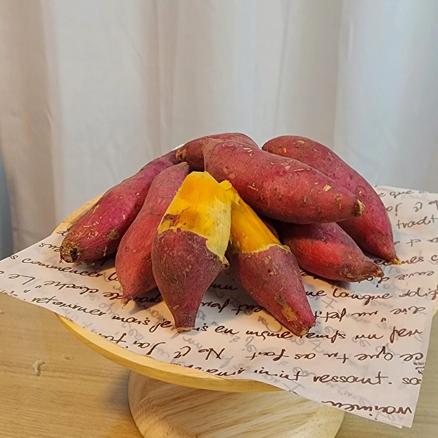 풍원미 햇 당근고구마 공구open 
 
한입에 쏙 들어오는 한입사이즈 
3kg.5kg.10kg 구성이구요
당근고구마여서 퍽퍽함과 촉촉함 모두 느끼실 수 있어요
높은 당도를 가지고 있는데, 칼로리는 낮아 다이어트에도 좋고, 베타카로틴 함량이 높아요

프로필링크로 구매 가능합니다
블로그에서도 확인 가능합니다

#당근고구마 #당구마 #당구마공구 #당근고구마공구 #한입고구마 #한입고구마공구 #공구